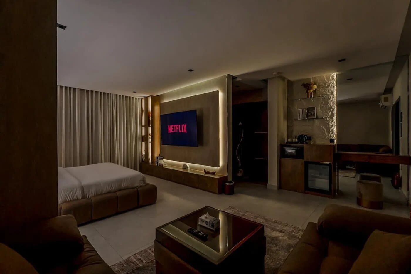 Serene Space Apt, 70 1