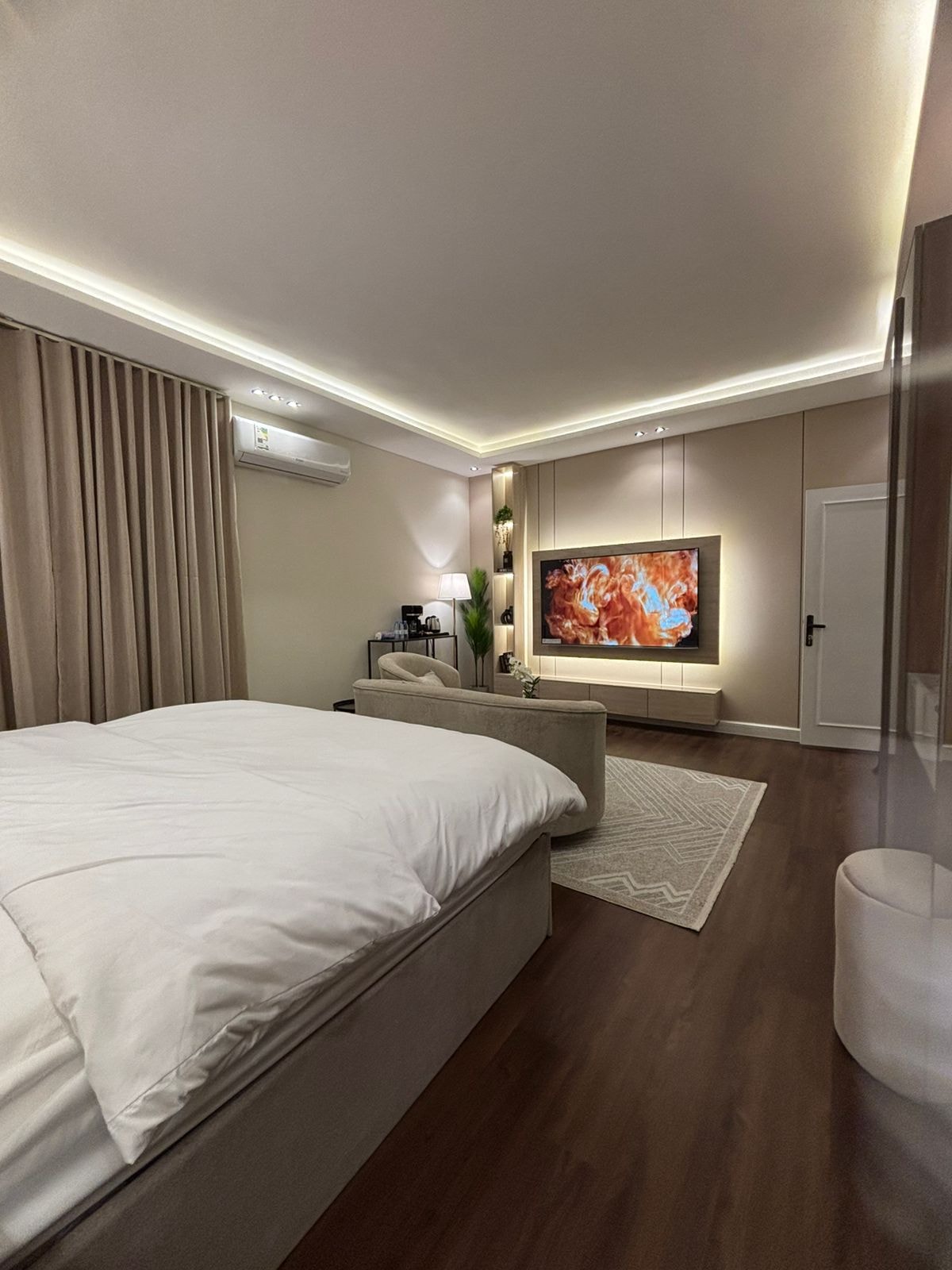 استديو بسرير ماستر وجلسة جانبية 7