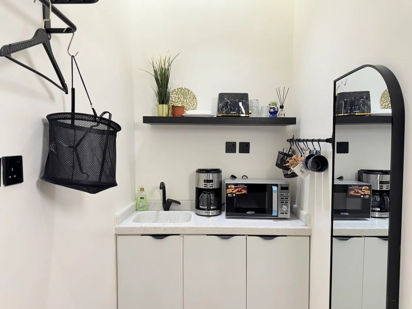 استديو هادئ بسرير ماستر وبلكونه 8