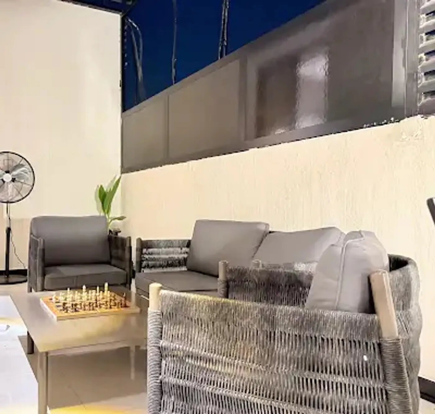 شقة بغرفة نوم وصاله وبلكونه 8