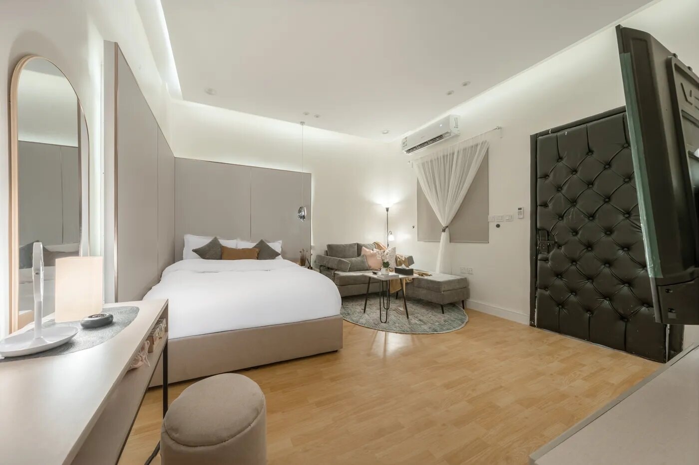 استديو هادئ بسرير ماستر 10