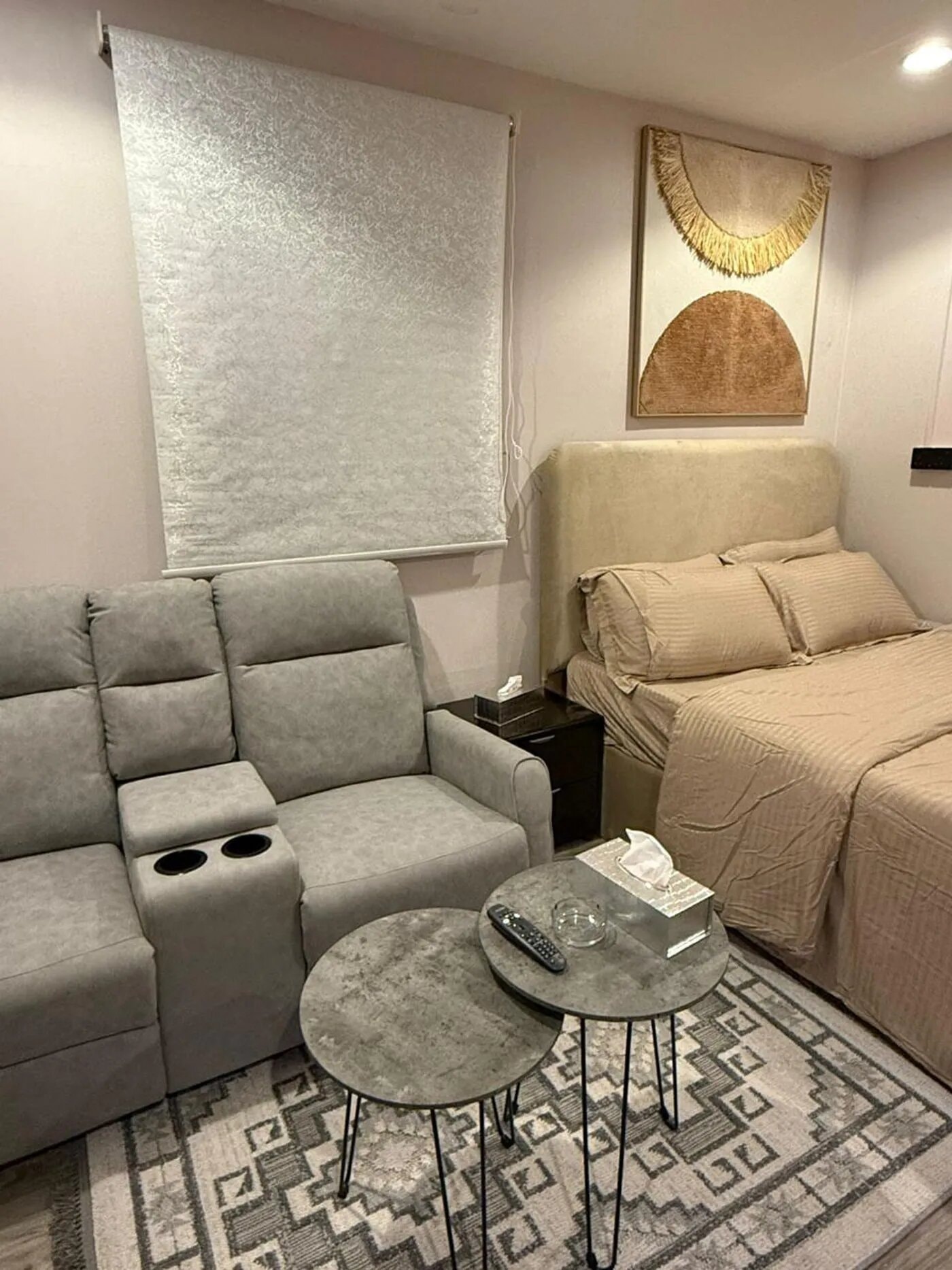 استديو هادئ بسرير ماستر دخول ذكي 8