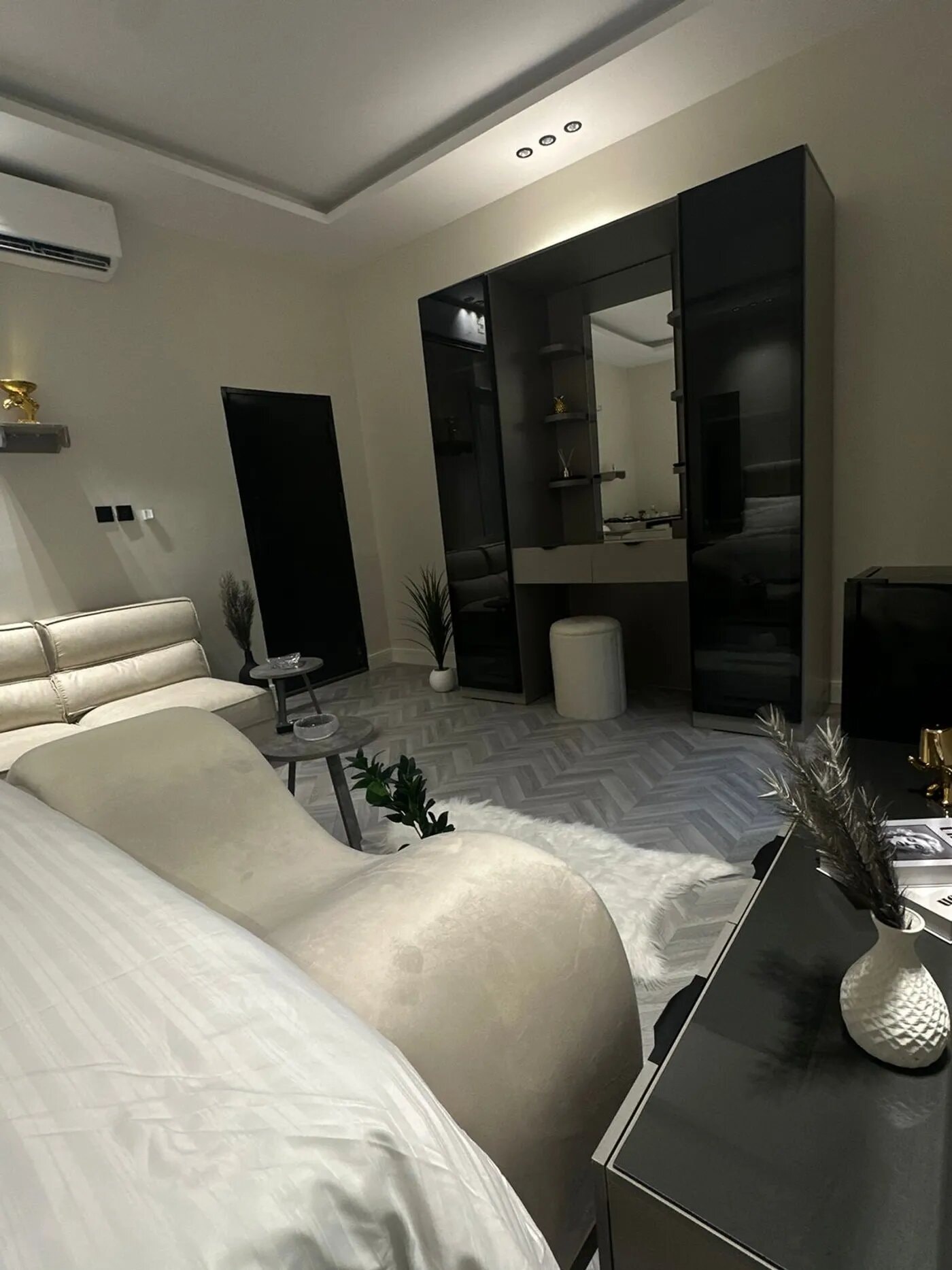 استديو هادئ بدخول ذاتي 7