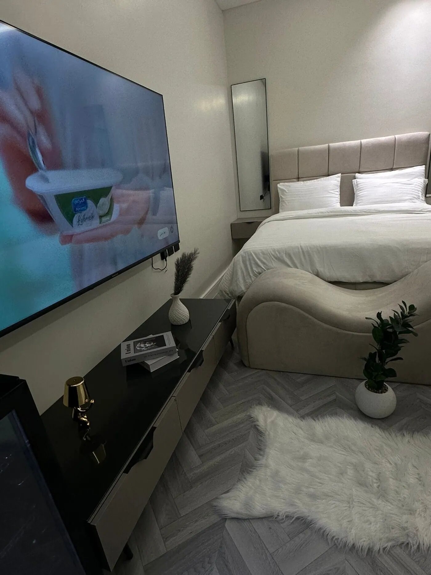 استديو هادئ بدخول ذاتي 15