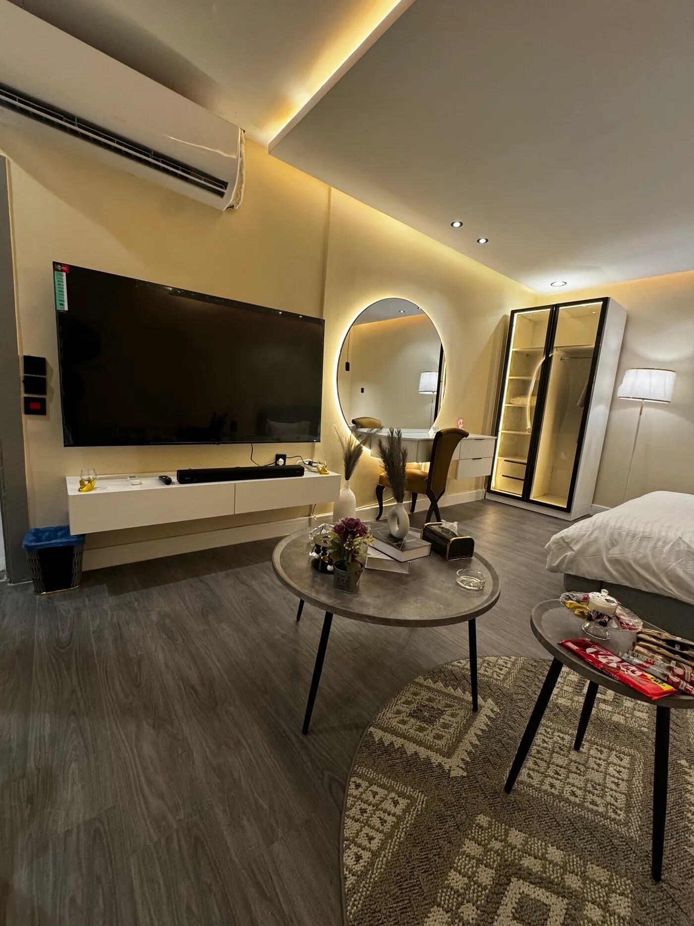 استديو هادئ بدخول ذاتي 8