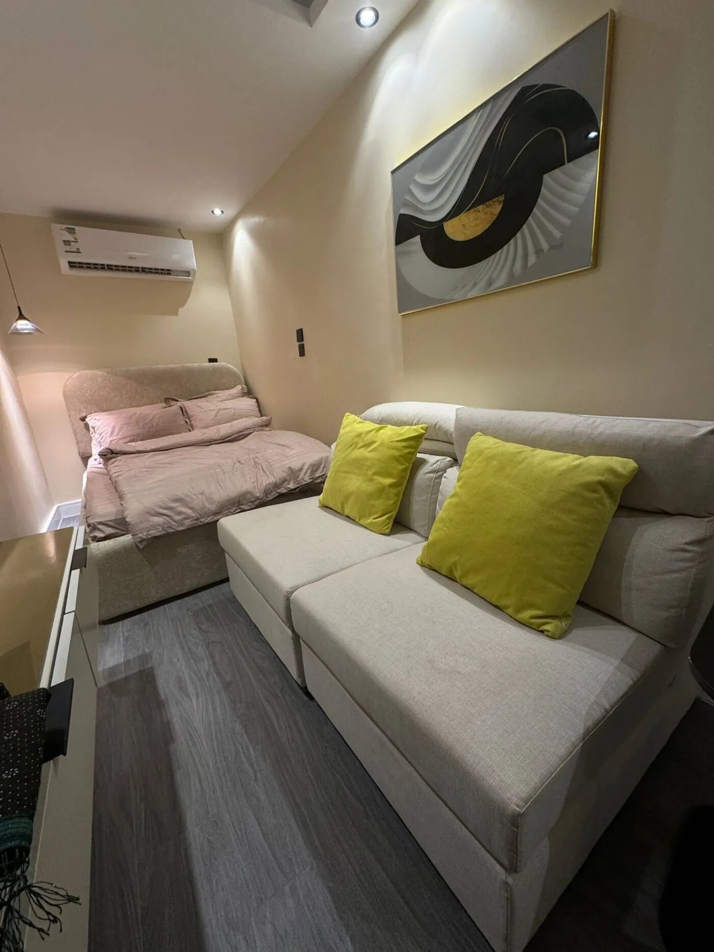 استديو هادئ بدخول ذاتي 5