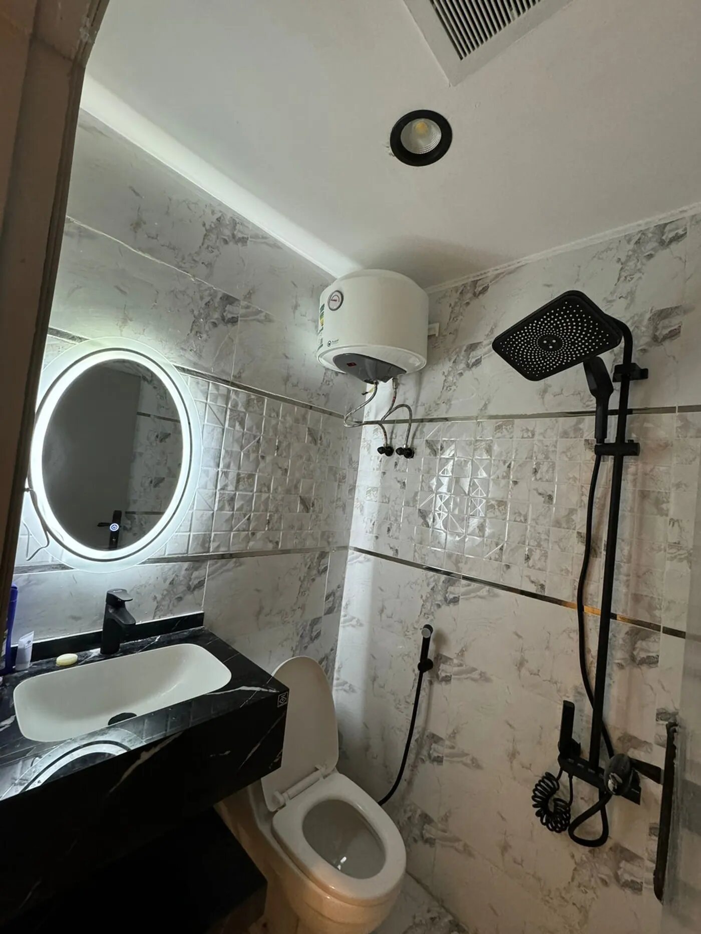 استديو هادئ بدخول ذاتي 6