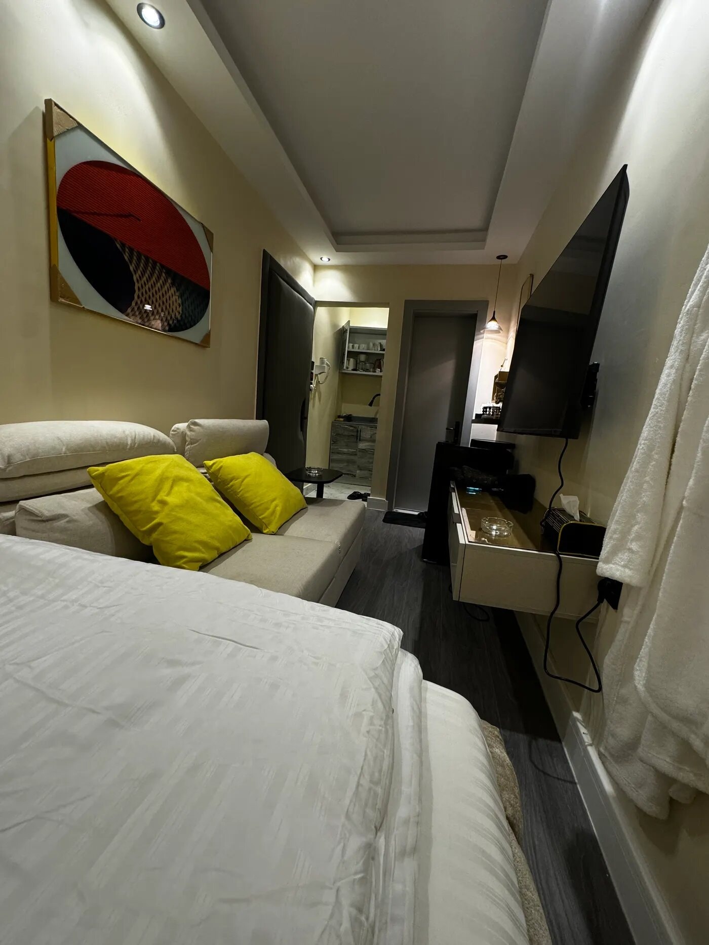 استديو هادئ بدخول ذاتي 12