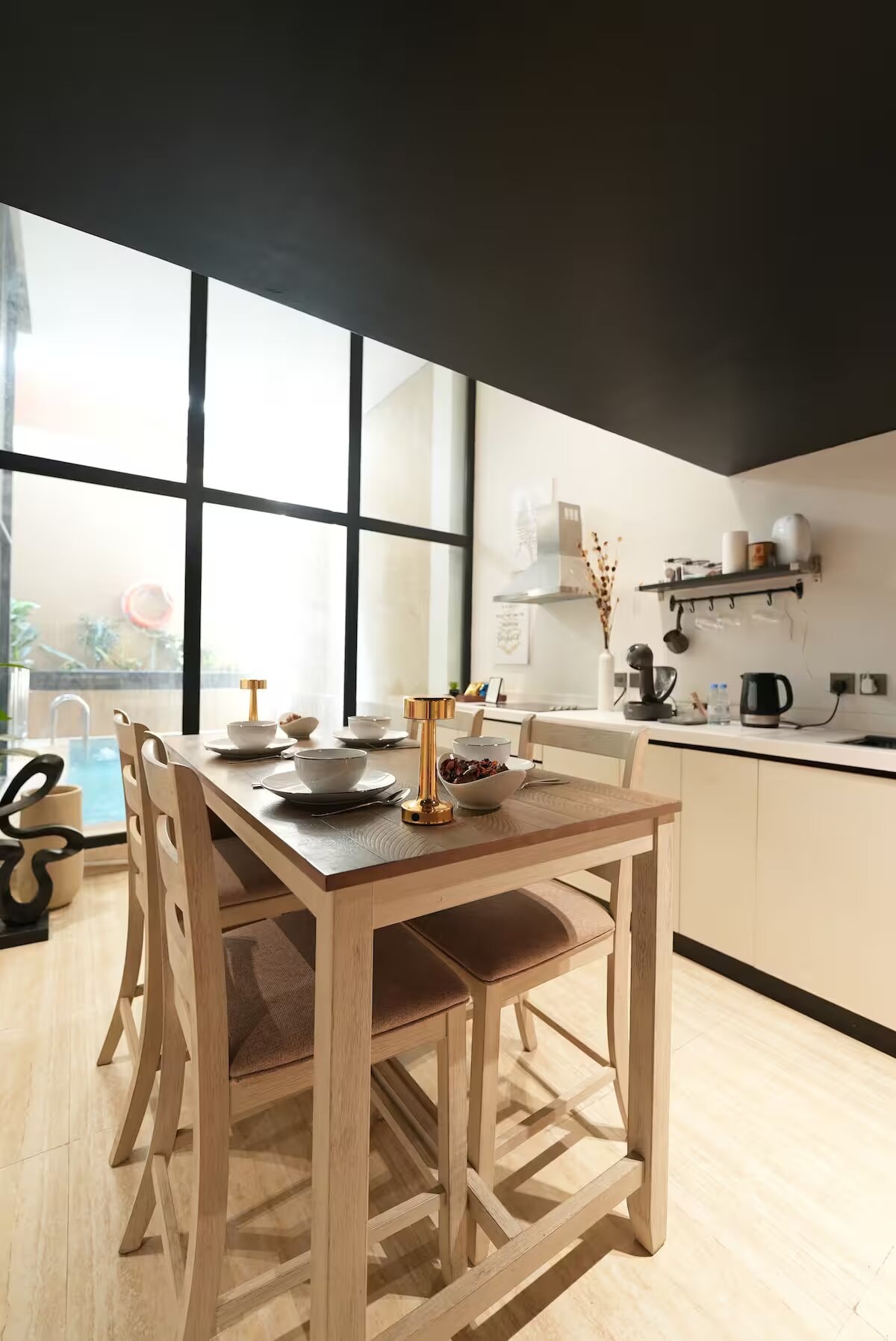 Penthouse swimming pool & Cinema 16