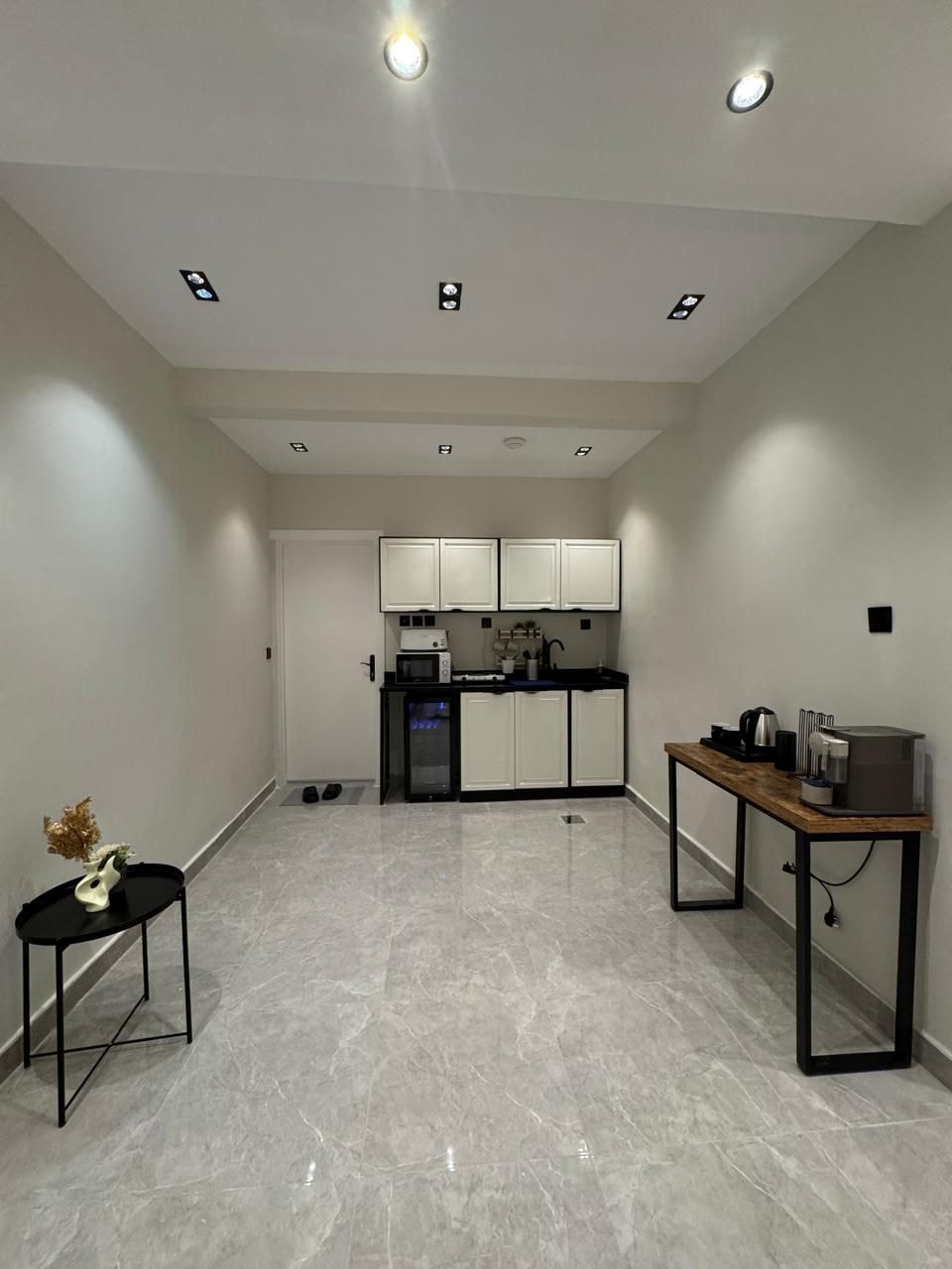 شقة واسعة بمدخل خاص وحديقة في الملقا البوليفارد 12