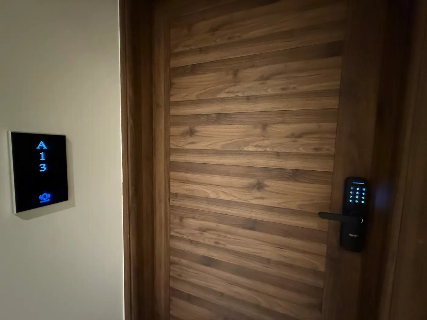 شقة بتصميم أنيق 13