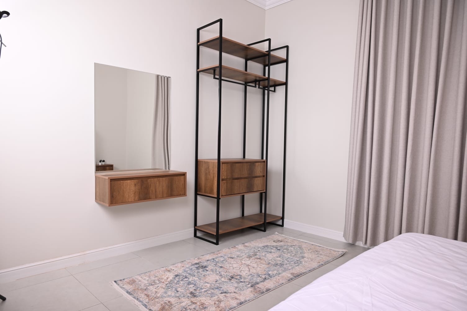 شقة انيقة بغرفة نوم وصالة ومطبخ 11