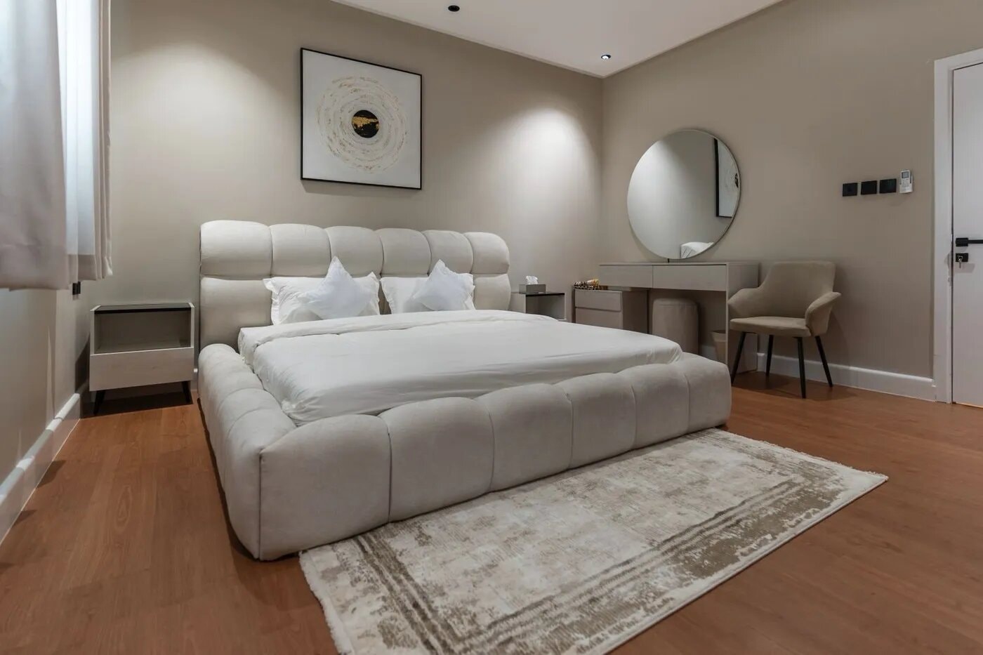 شقة بغرفة نوم ومعيشة 3