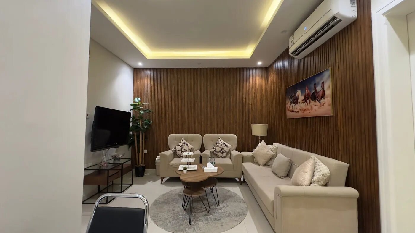 شقة بغرفة معيشة ونوم 4