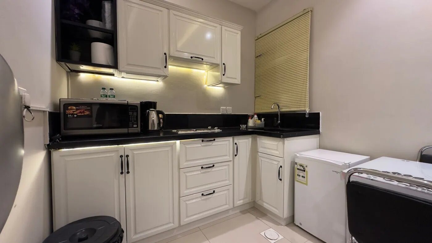 شقة بغرفة معيشة ونوم 9