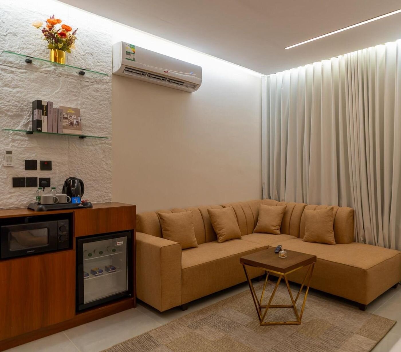 Golden Glow Apt, 65 2