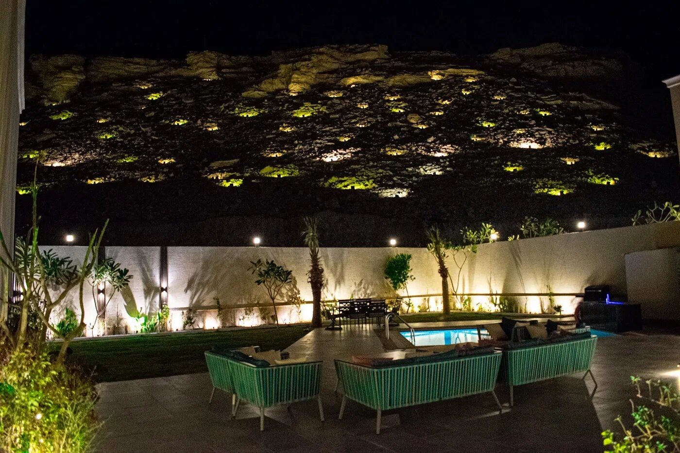 شاليه بمسبح خارجي 11