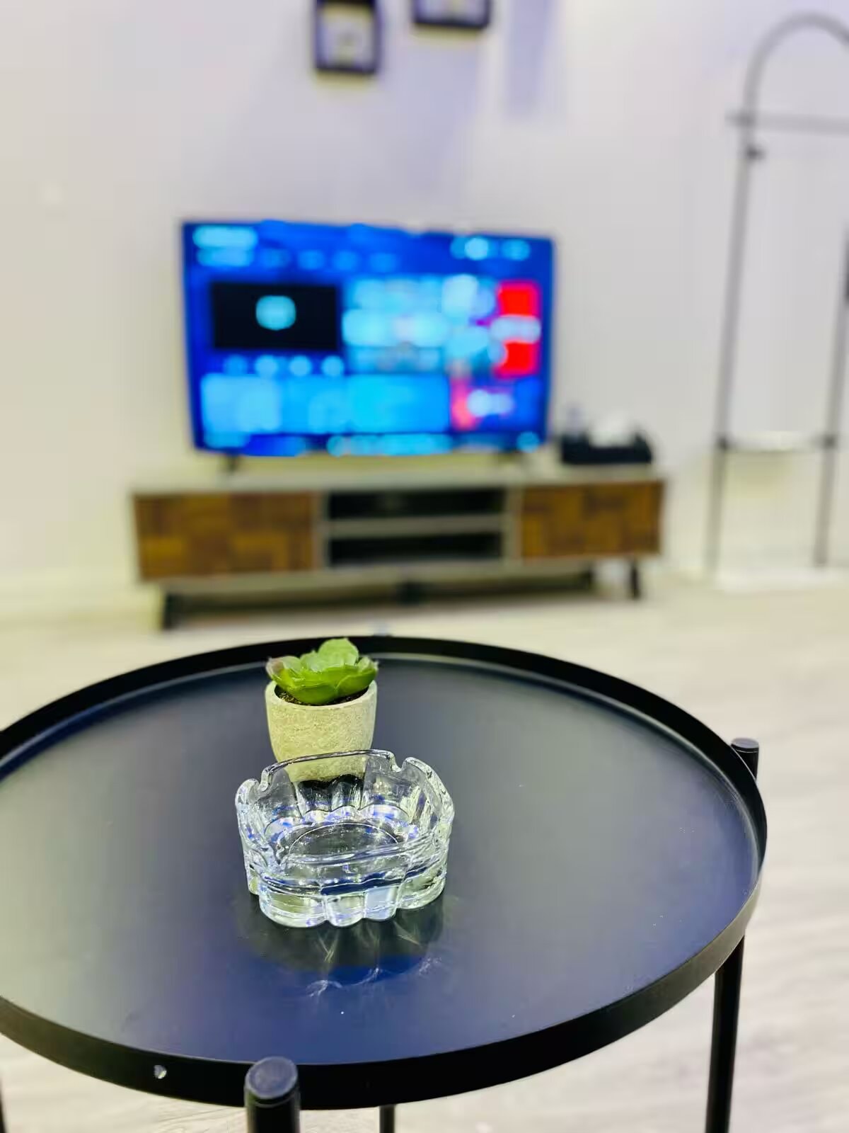 استديو بسرير ماستر 8