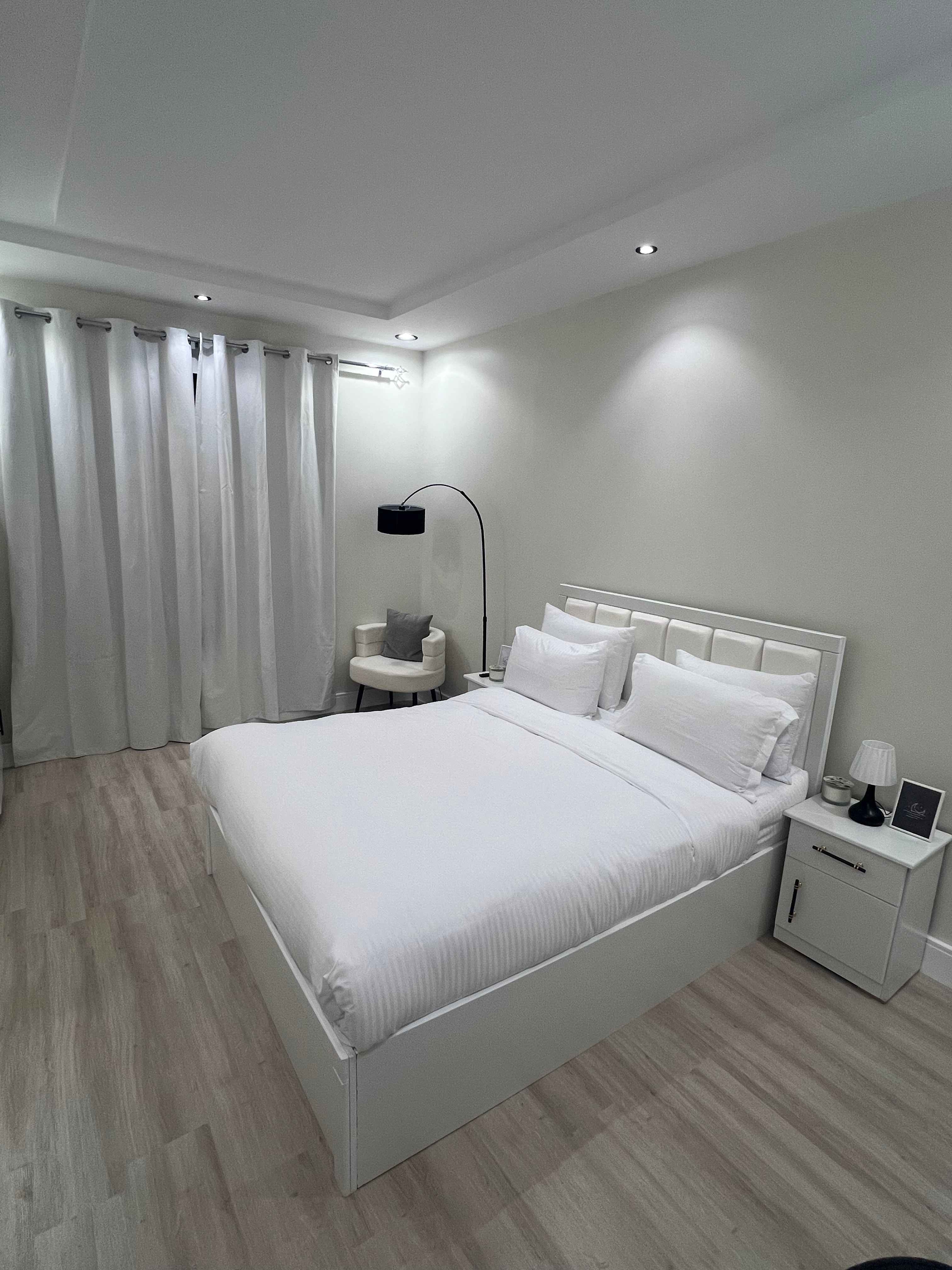 شقة غرفه وصالة مميزة بحي الملقا 2