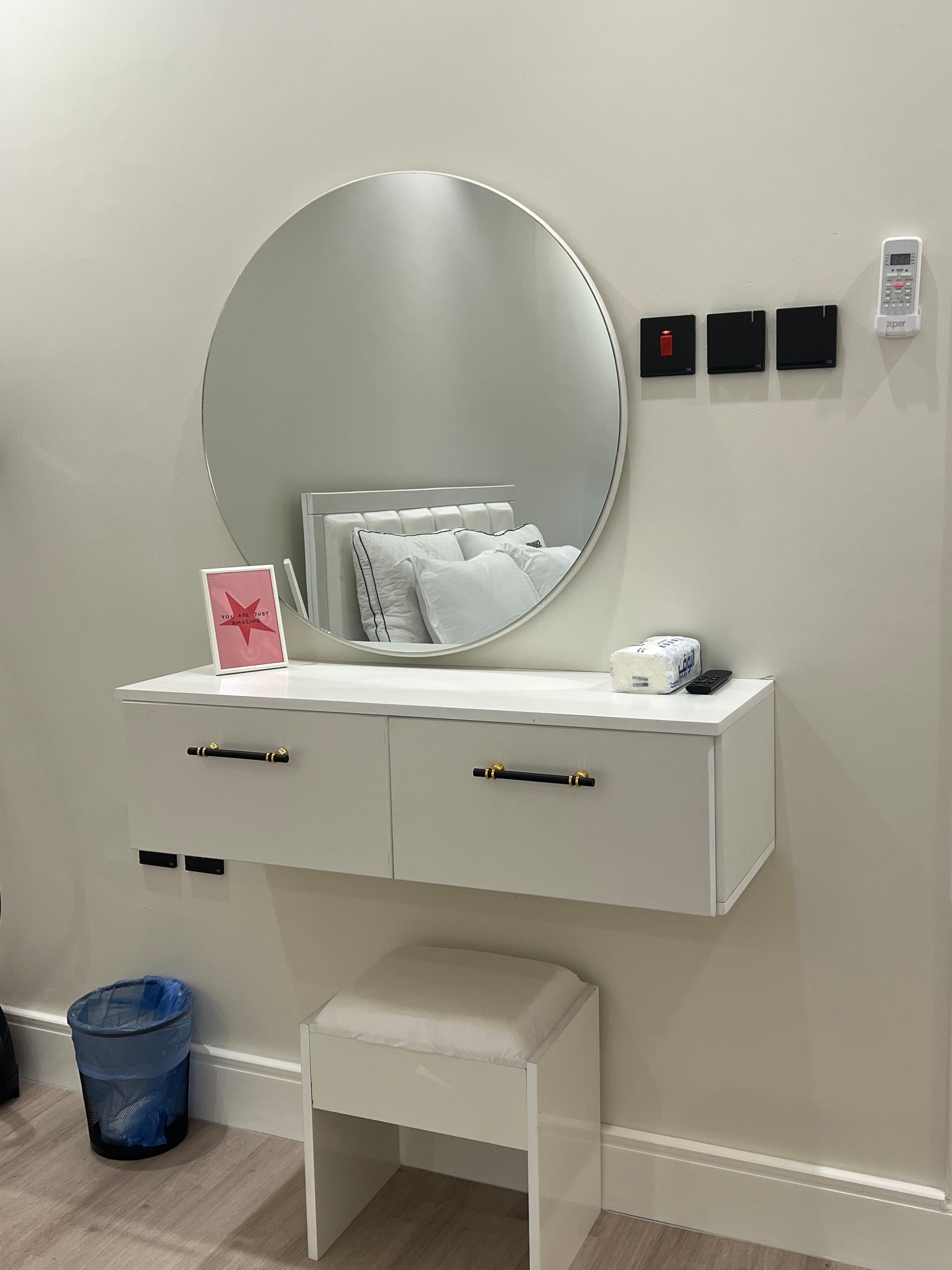 شقة غرفه وصالة مميزة بحي الملقا 7