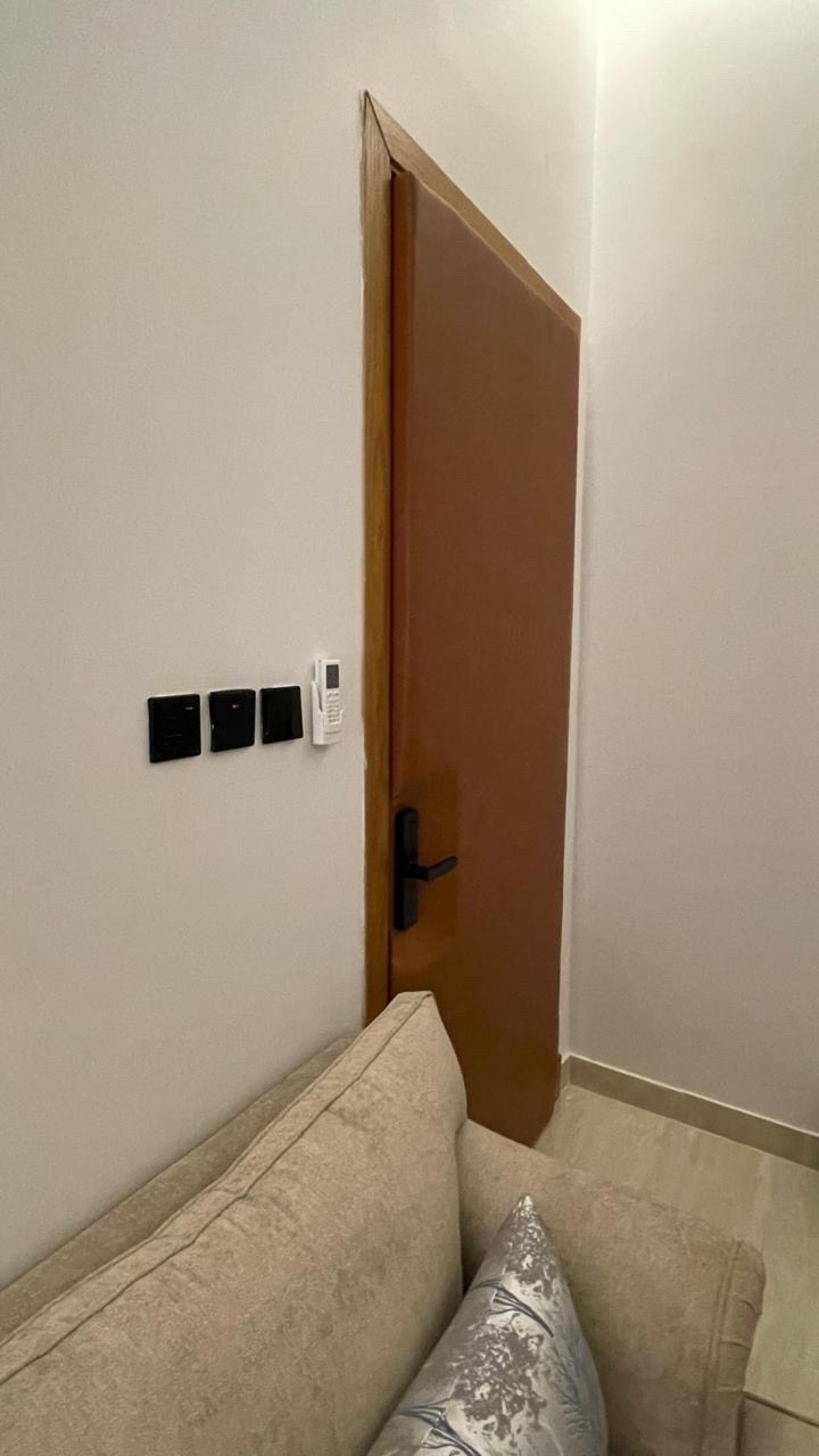 شقة بغرفة نوم وصالة دخول ذكي 8