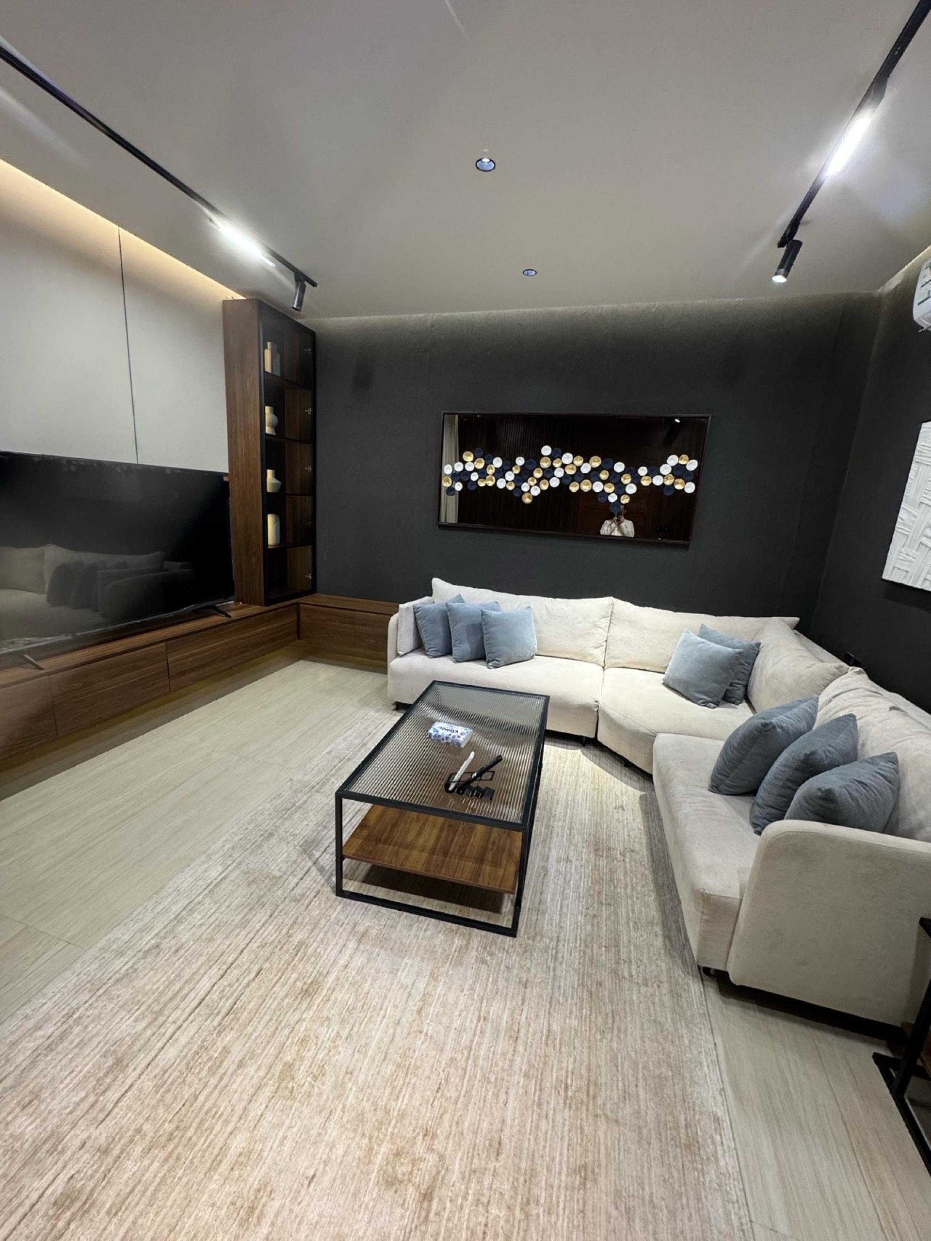 شقه ارضيةغرفه وصاله بمدخل خاص 3