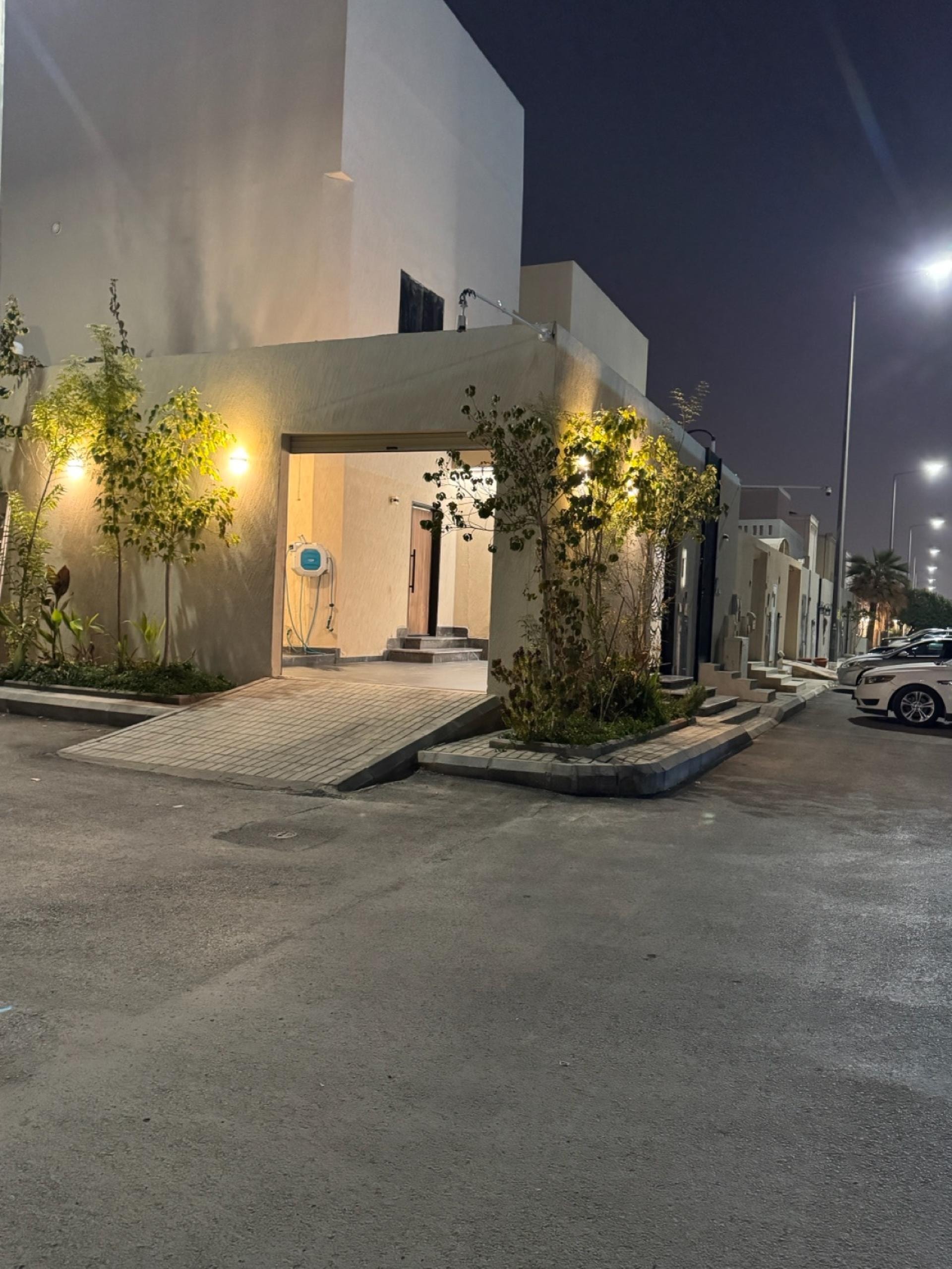 شقه ارضيةغرفه وصاله بمدخل خاص 10