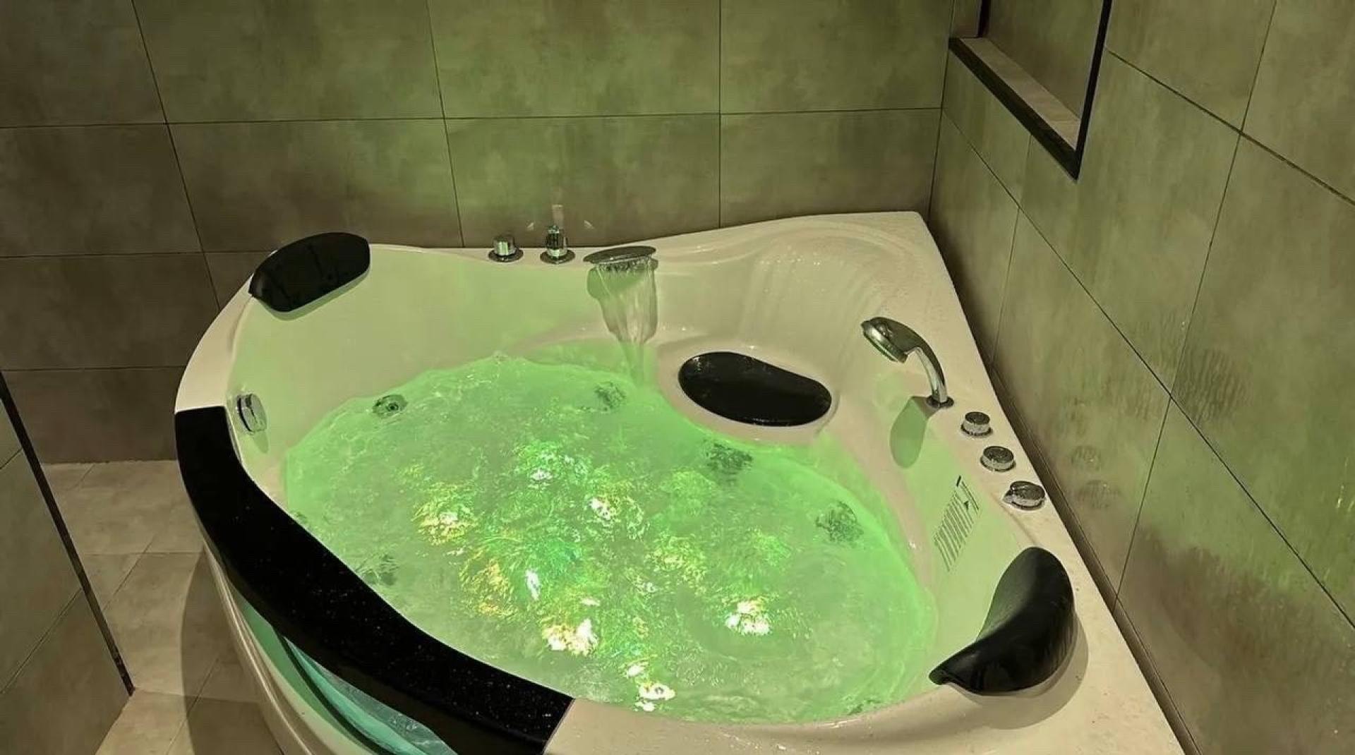 شقة بجاكوزي 11