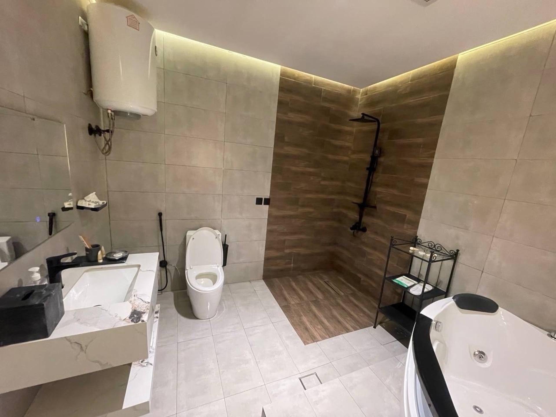 استديو واسع بجاكوزي 4