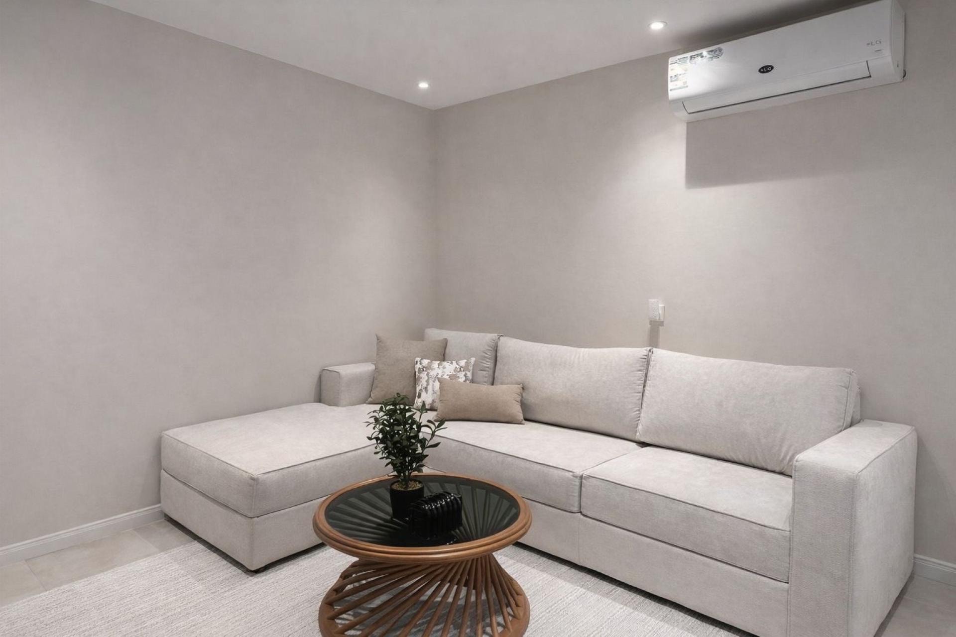 شقة بجلسة خارجية 2