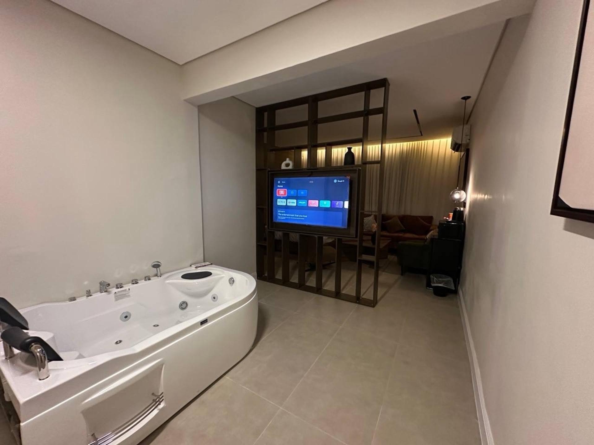 استديو واسع بجاكوزي 7