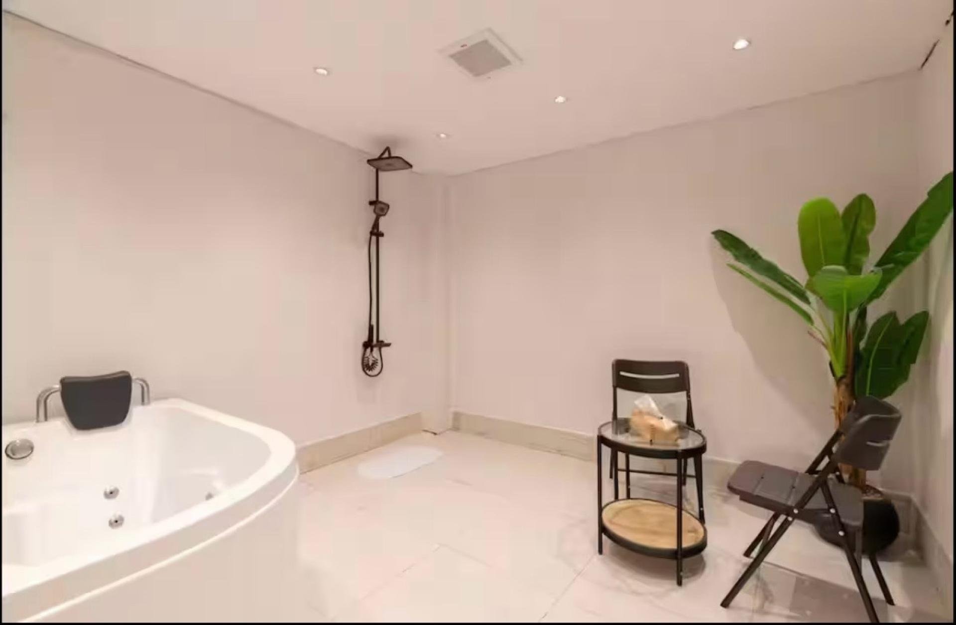 استديو مودرن بجاكوزي دخول ذاتي 7
