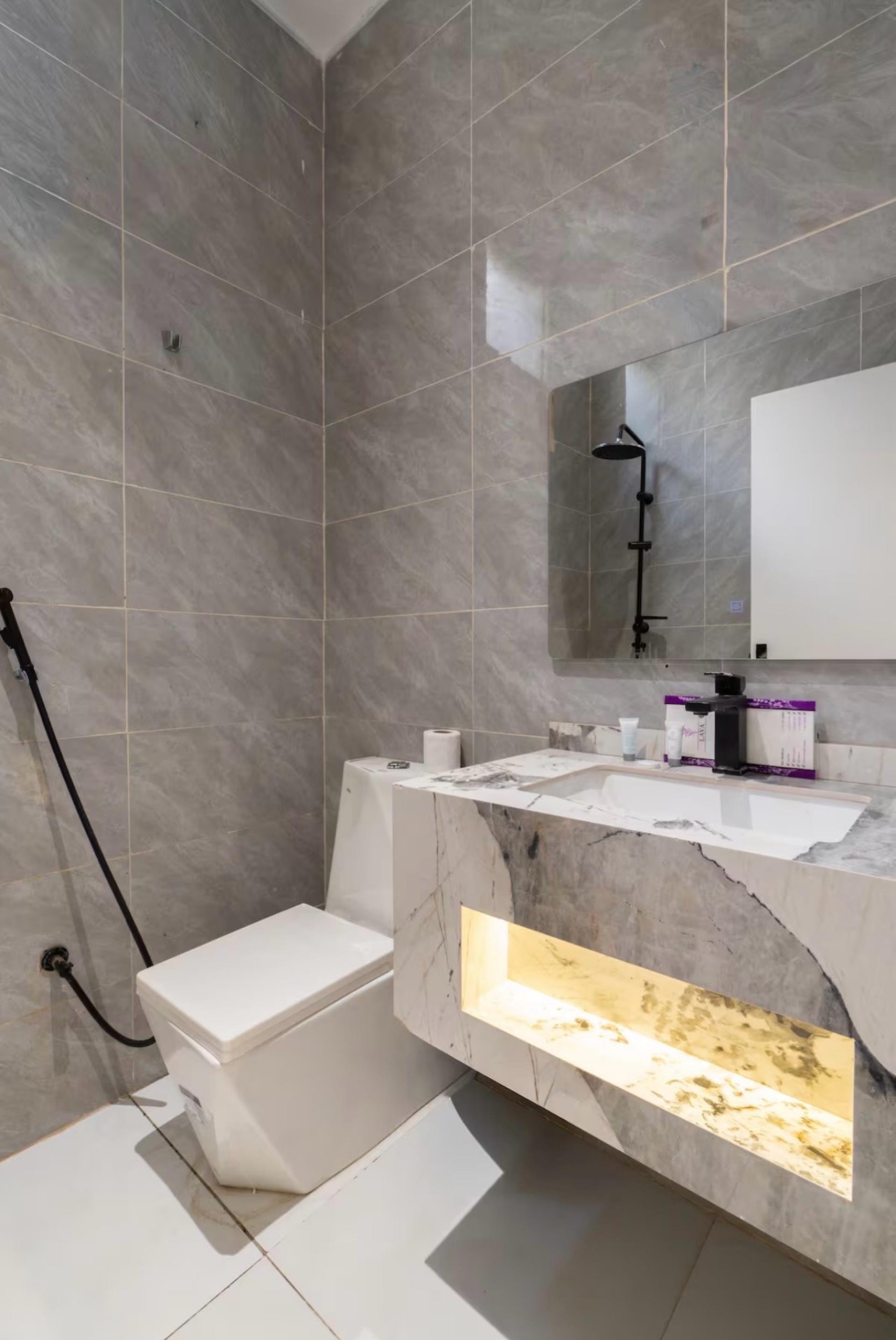 شقة بجاكوزي وإطلالة على البوليفارد 10