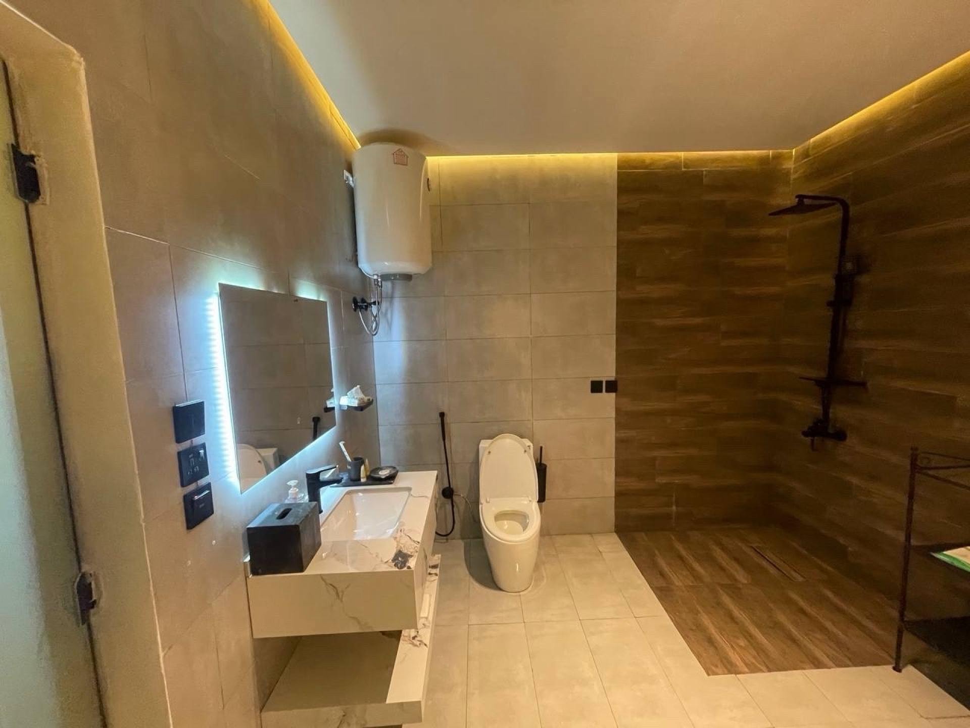 استديو واسع بجاكوزي 10