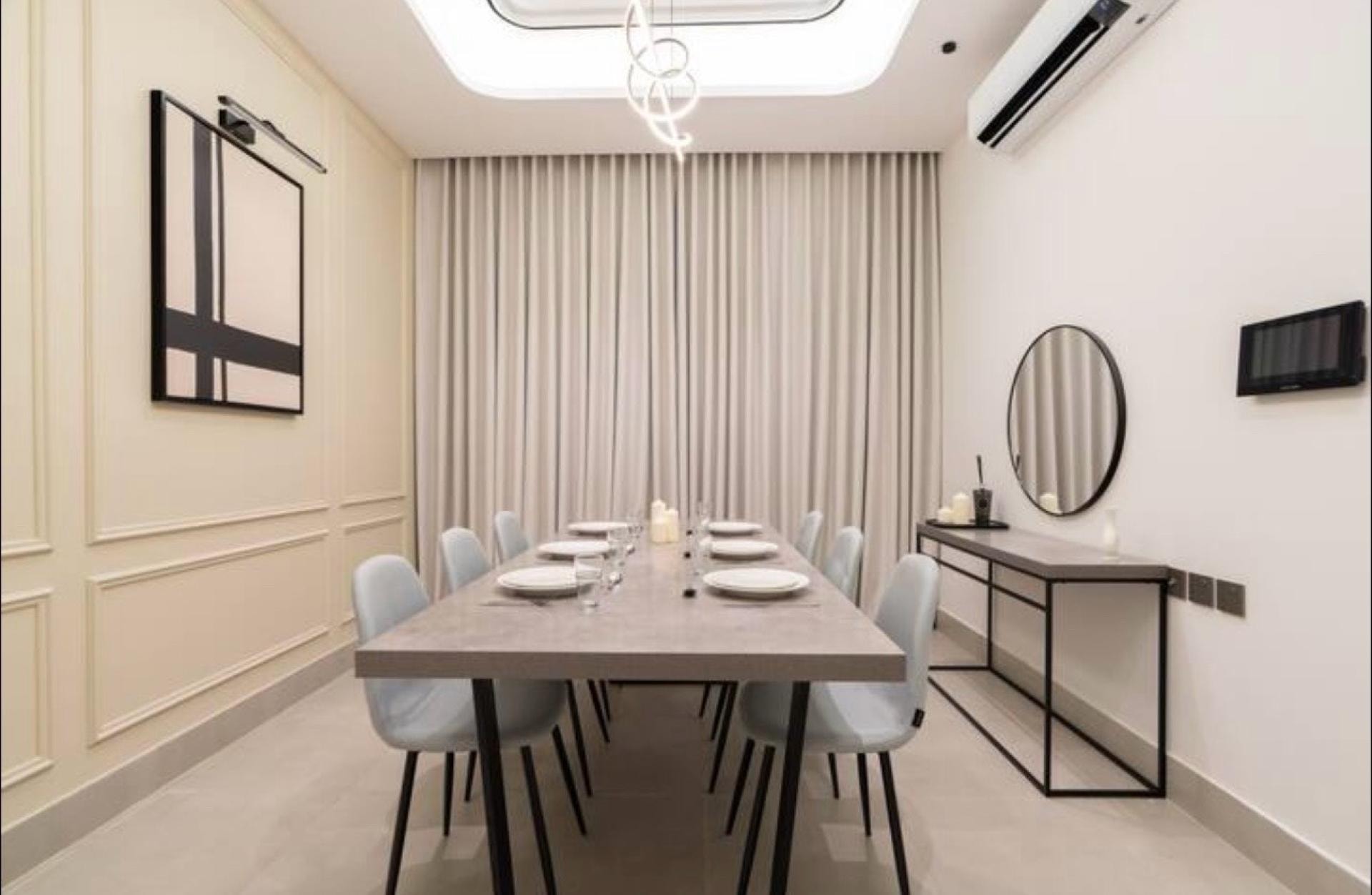 شقة فاخرة بغرفتين نوم وسينما منزلية 3