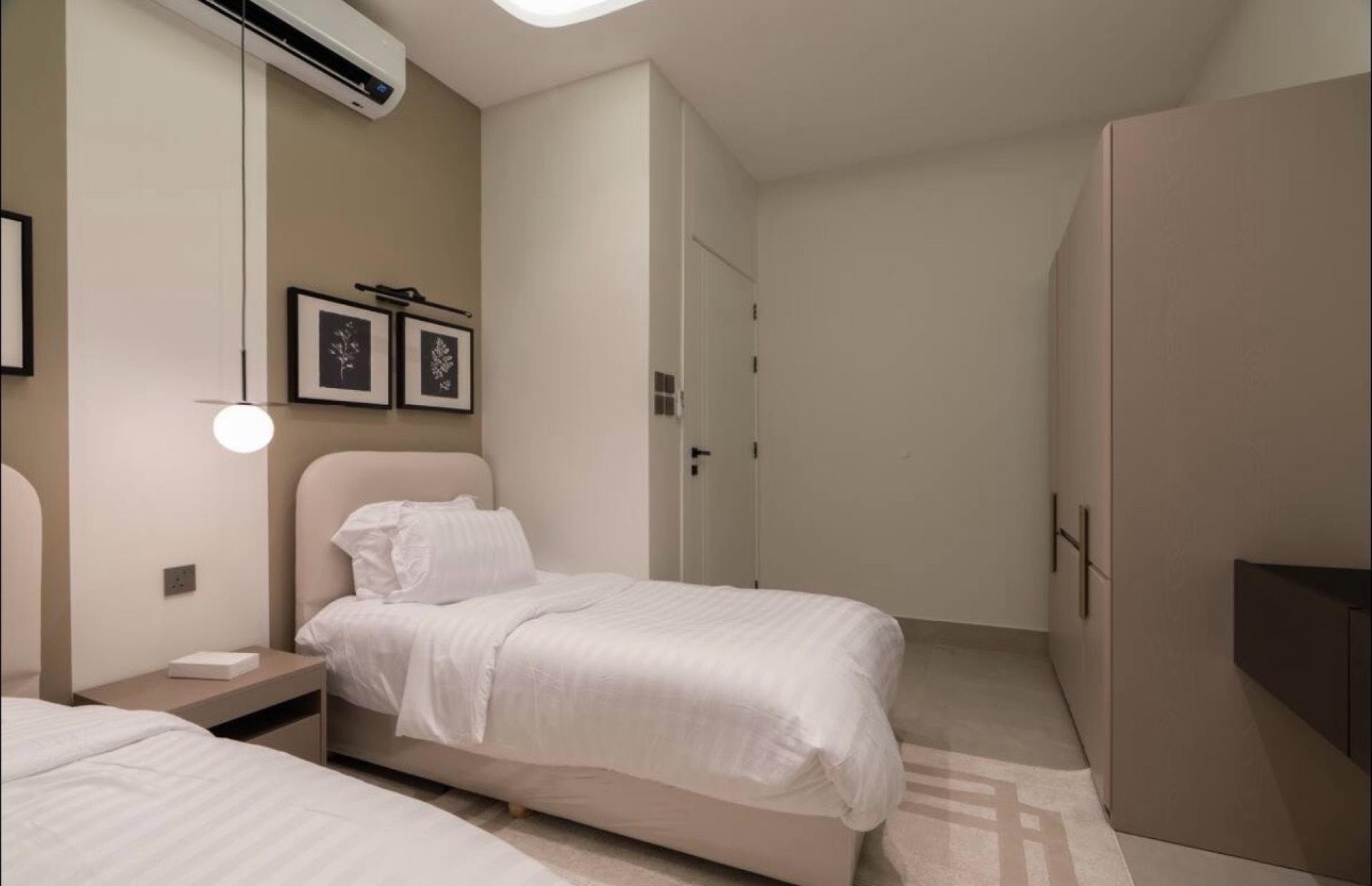 شقة فاخرة بغرفتين نوم وسينما منزلية 7