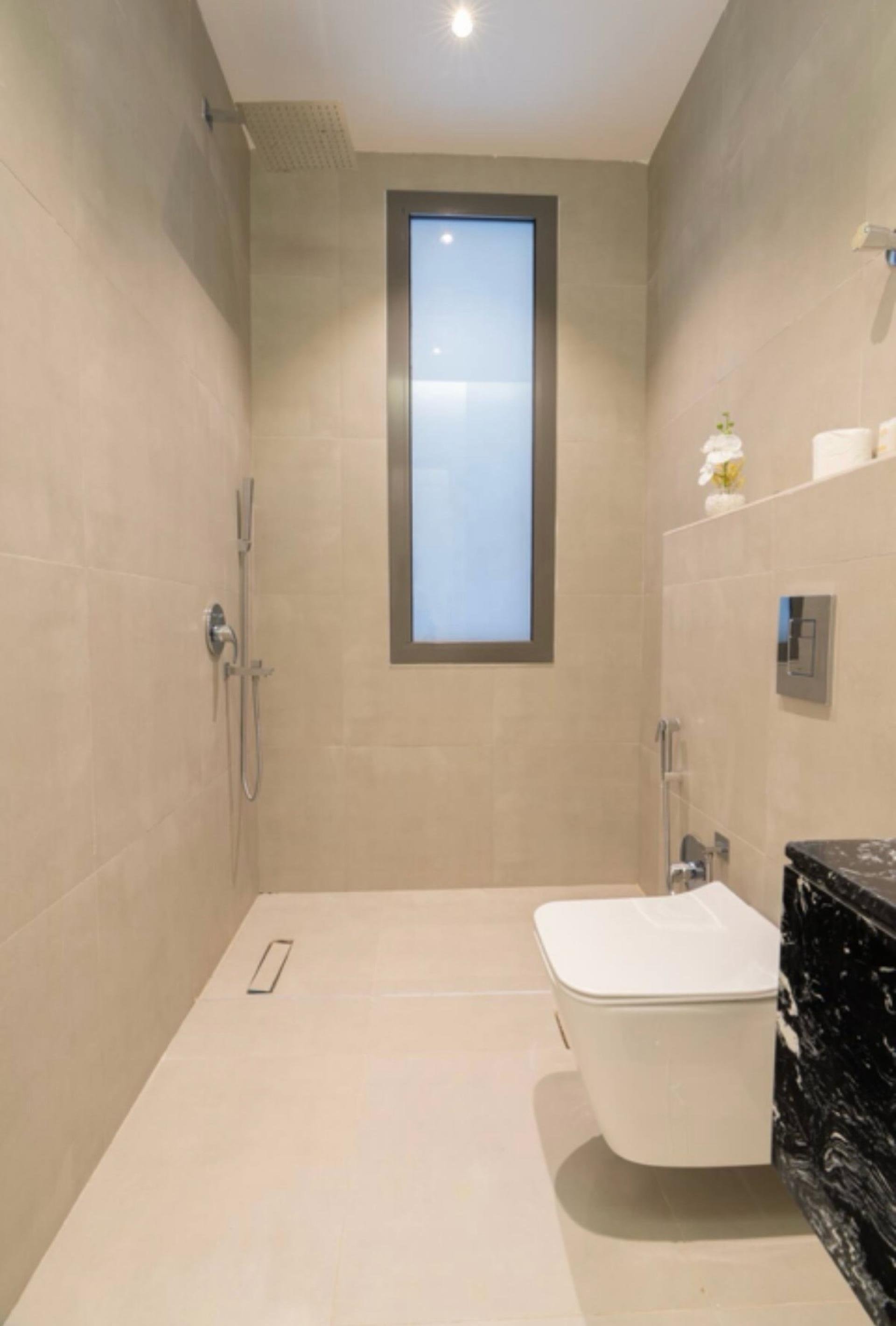 شقة فاخرة بغرفتين نوم وسينما منزلية 10