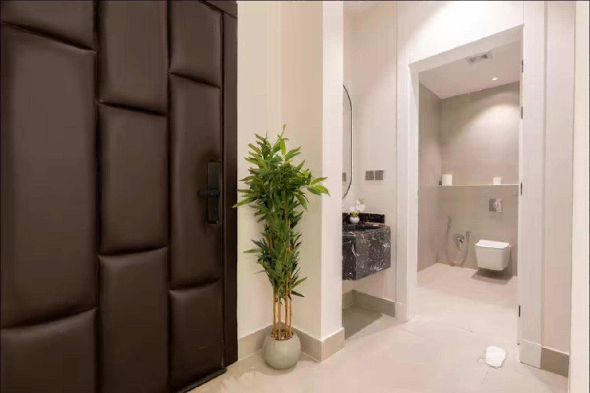 شقة فاخرة بغرفتين نوم وسينما منزلية 11