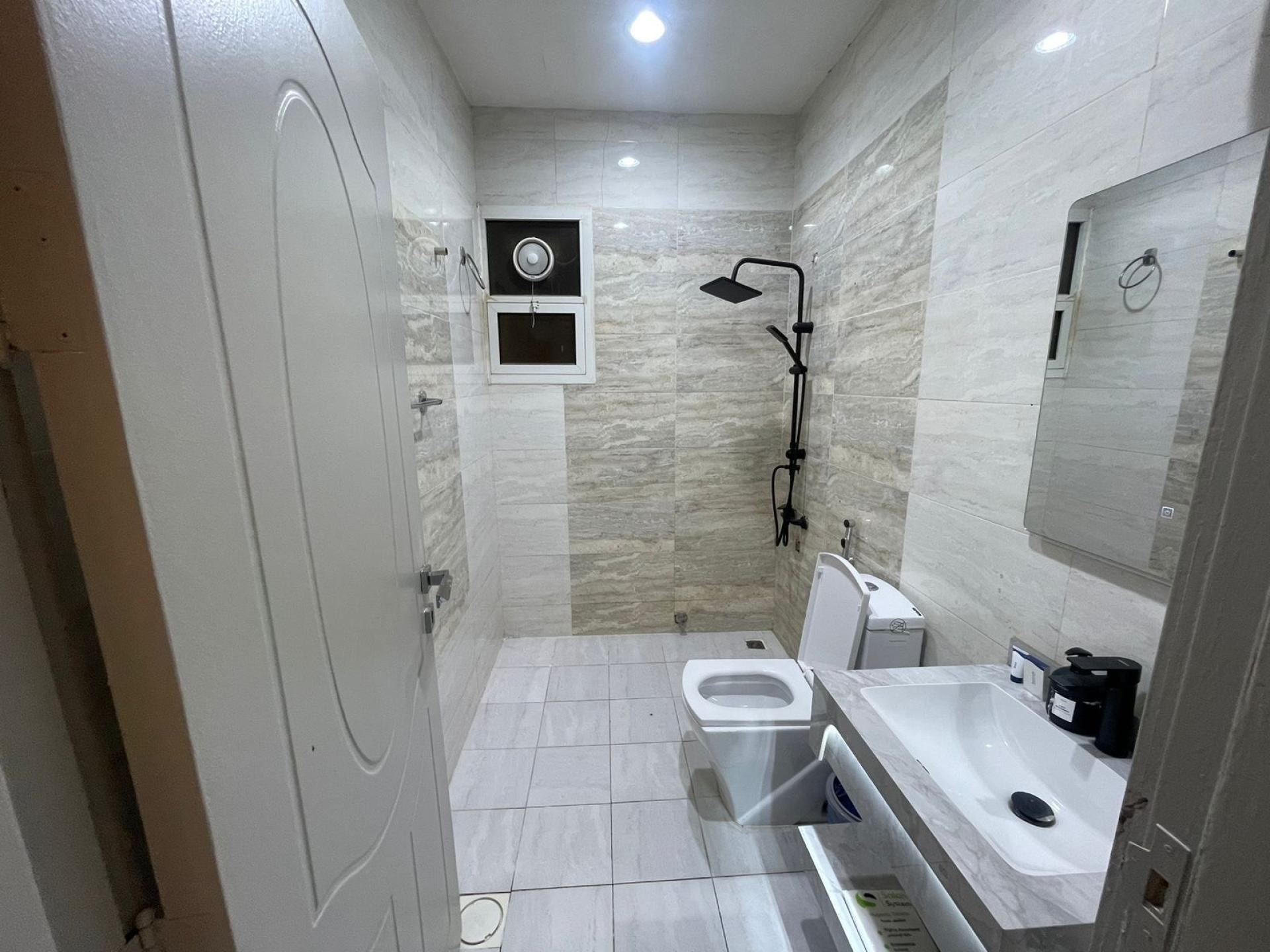 شقة بغرفتين نوم وصالة 10