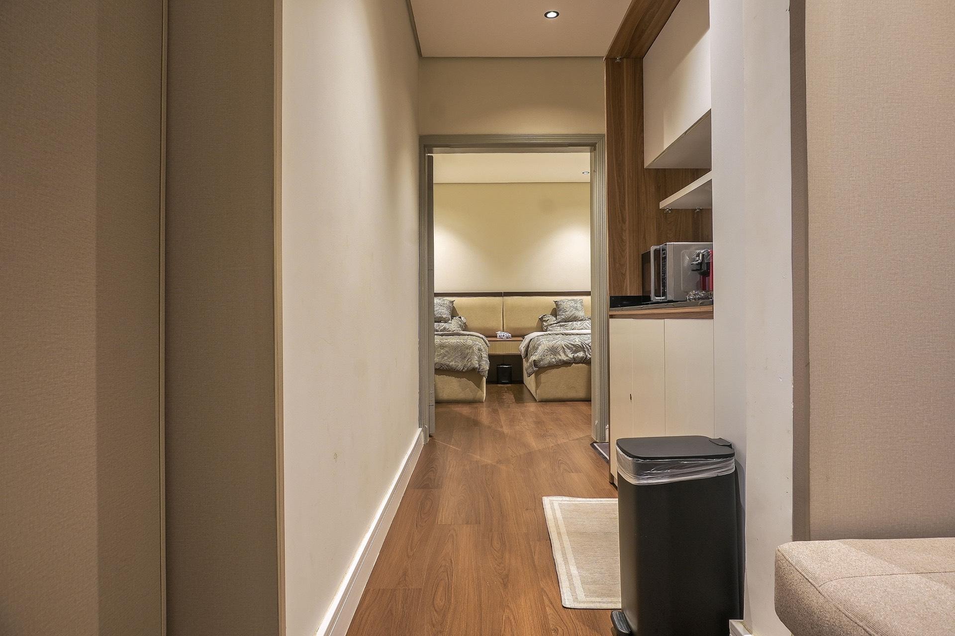 Executive Suite Private Entrance 5