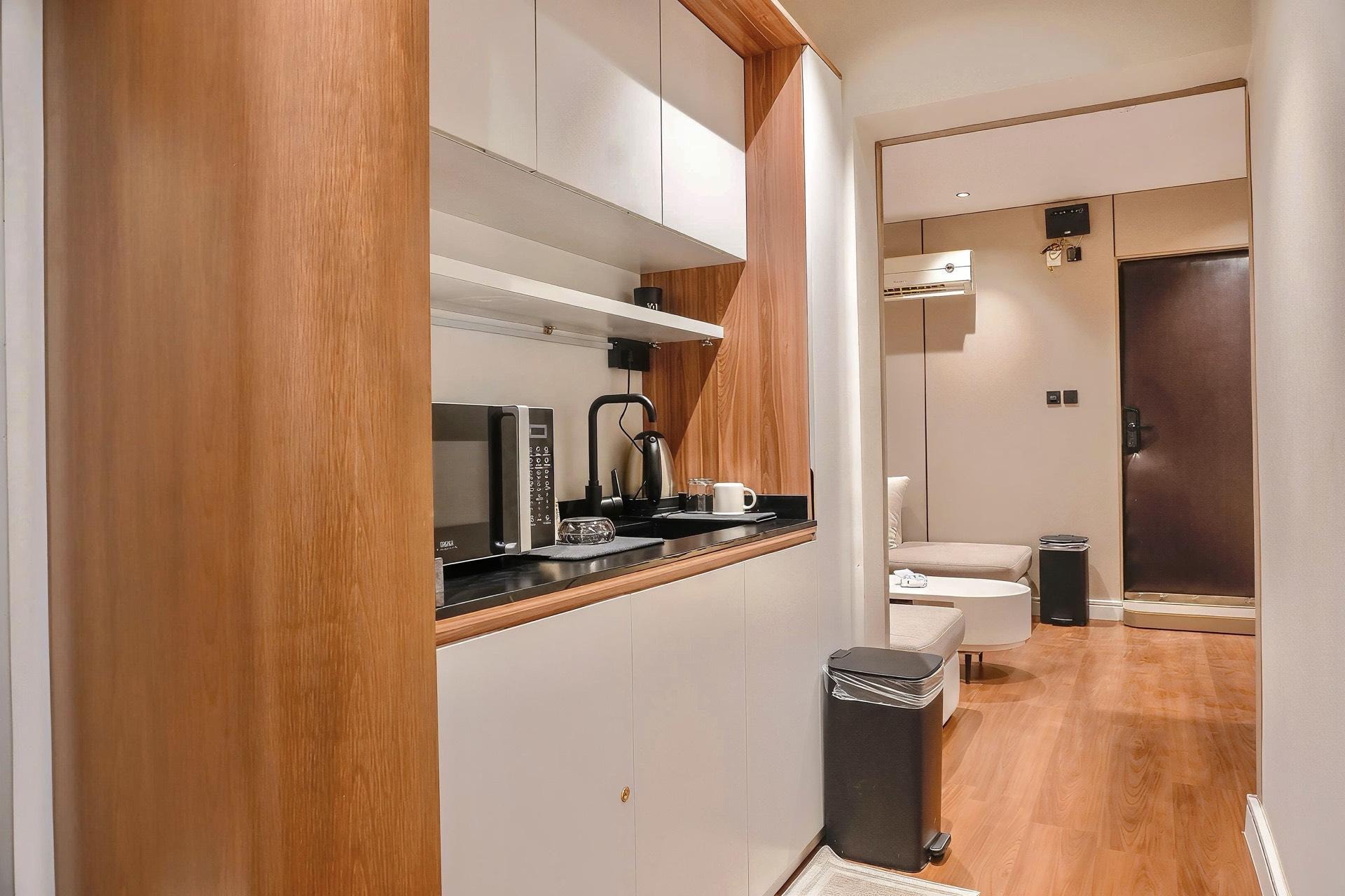 Executive Suite Private Entrance 7
