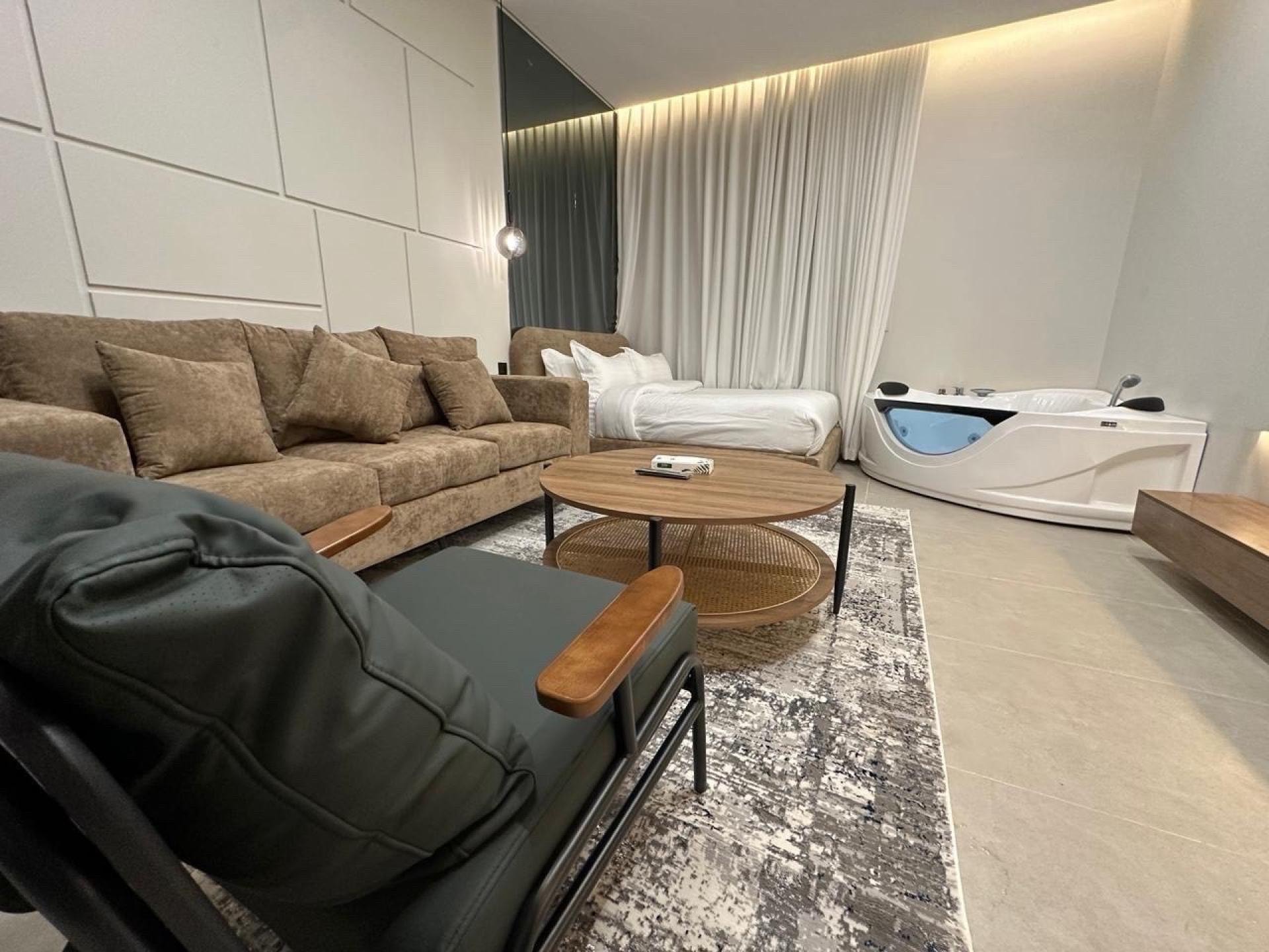 استديو واسع 11