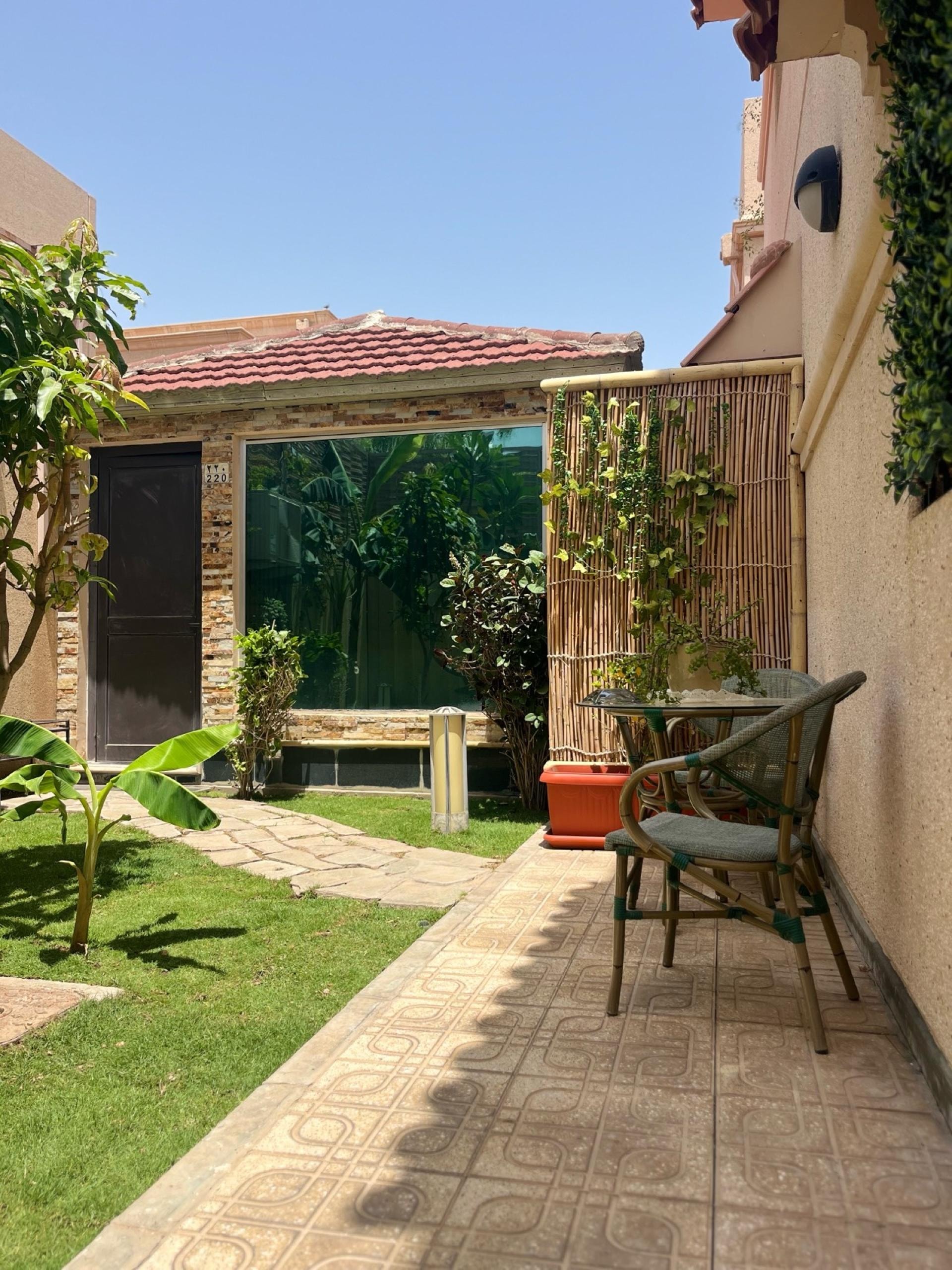 villa garden 2