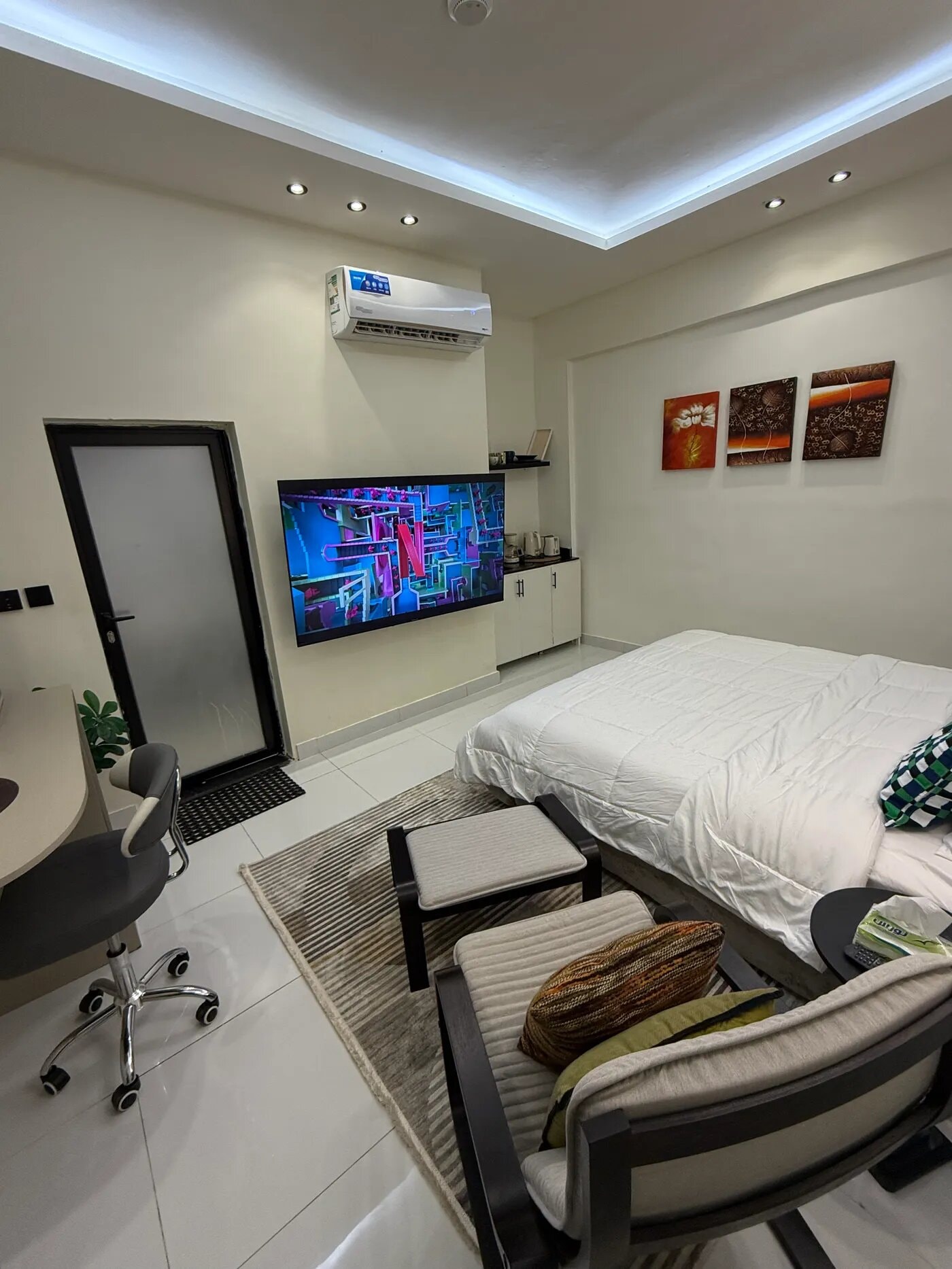 استديو هادئ بدخول ذاتي 1