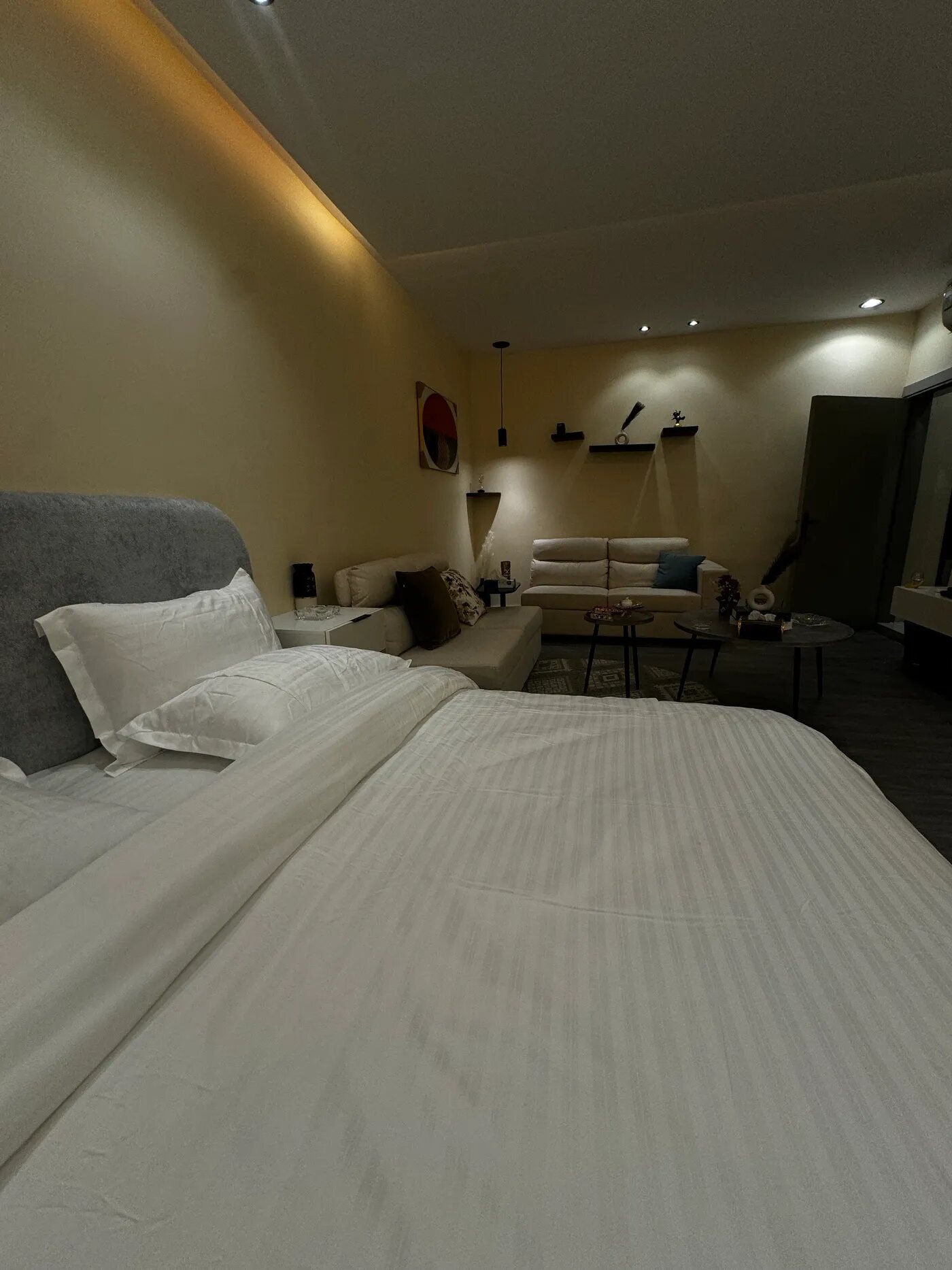 استديو هادئ بدخول ذاتي 1