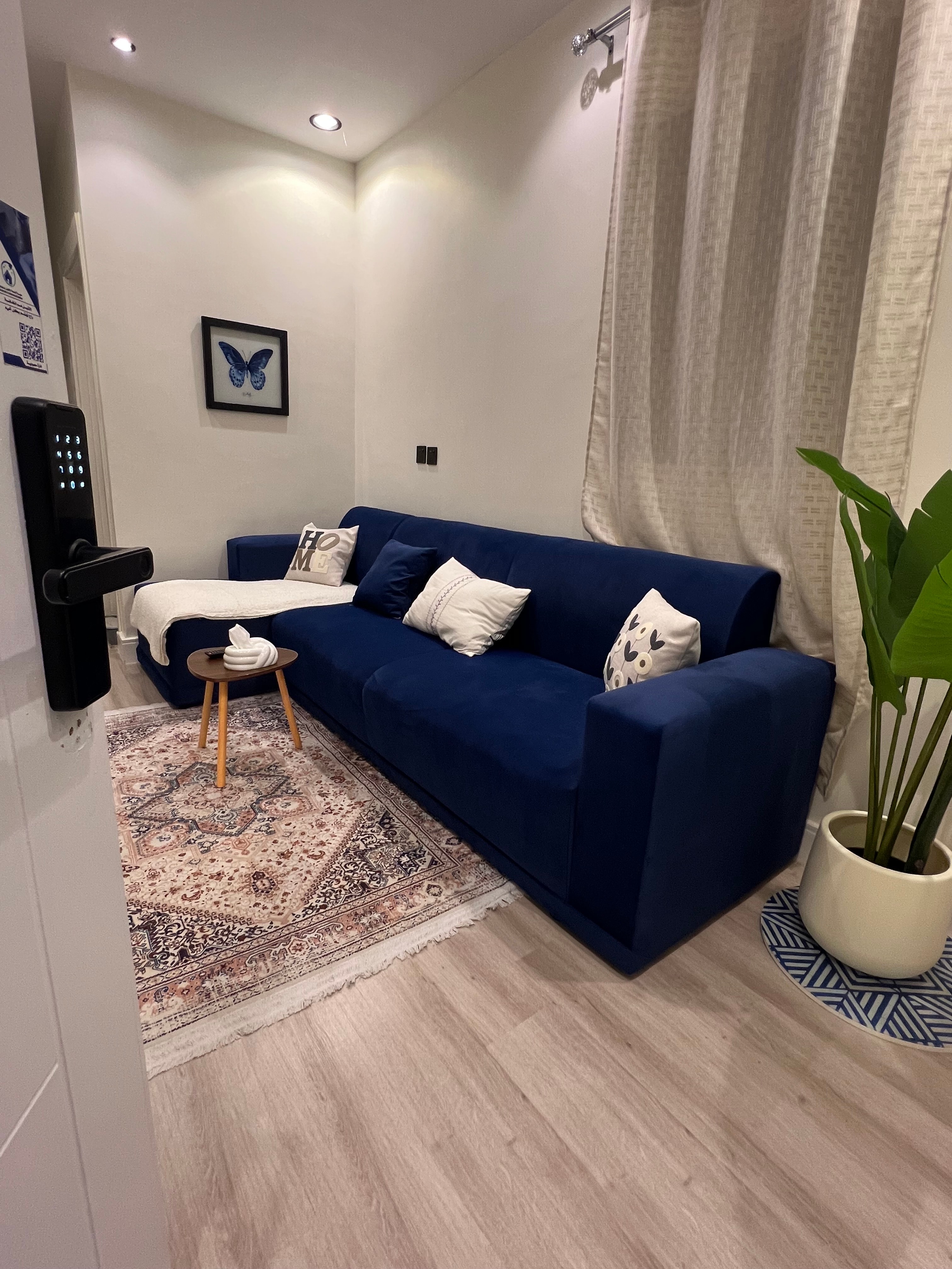 شقة غرفه وصالة مميزة بحي الملقا 1