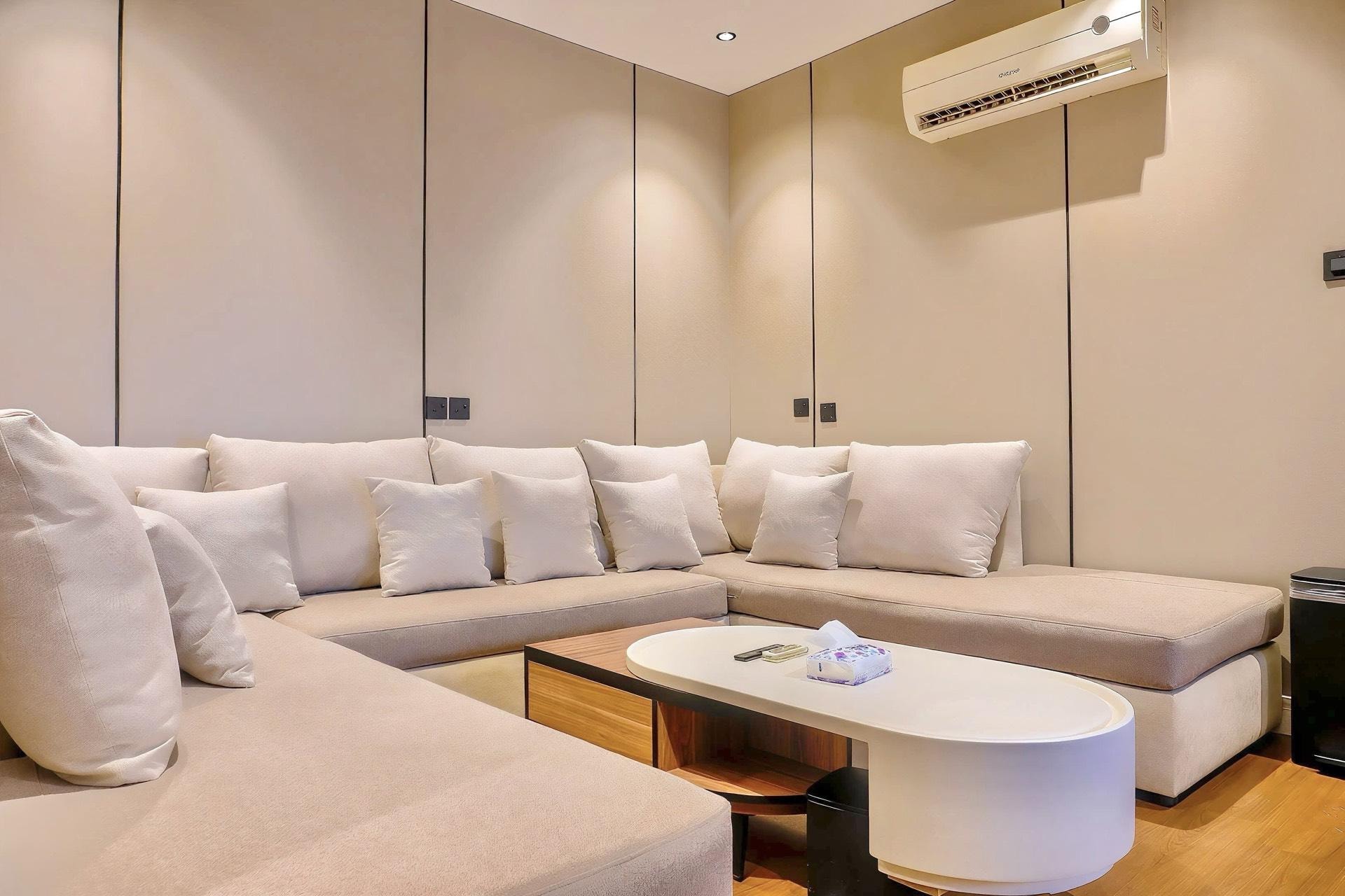 Executive Suite Private Entrance 1