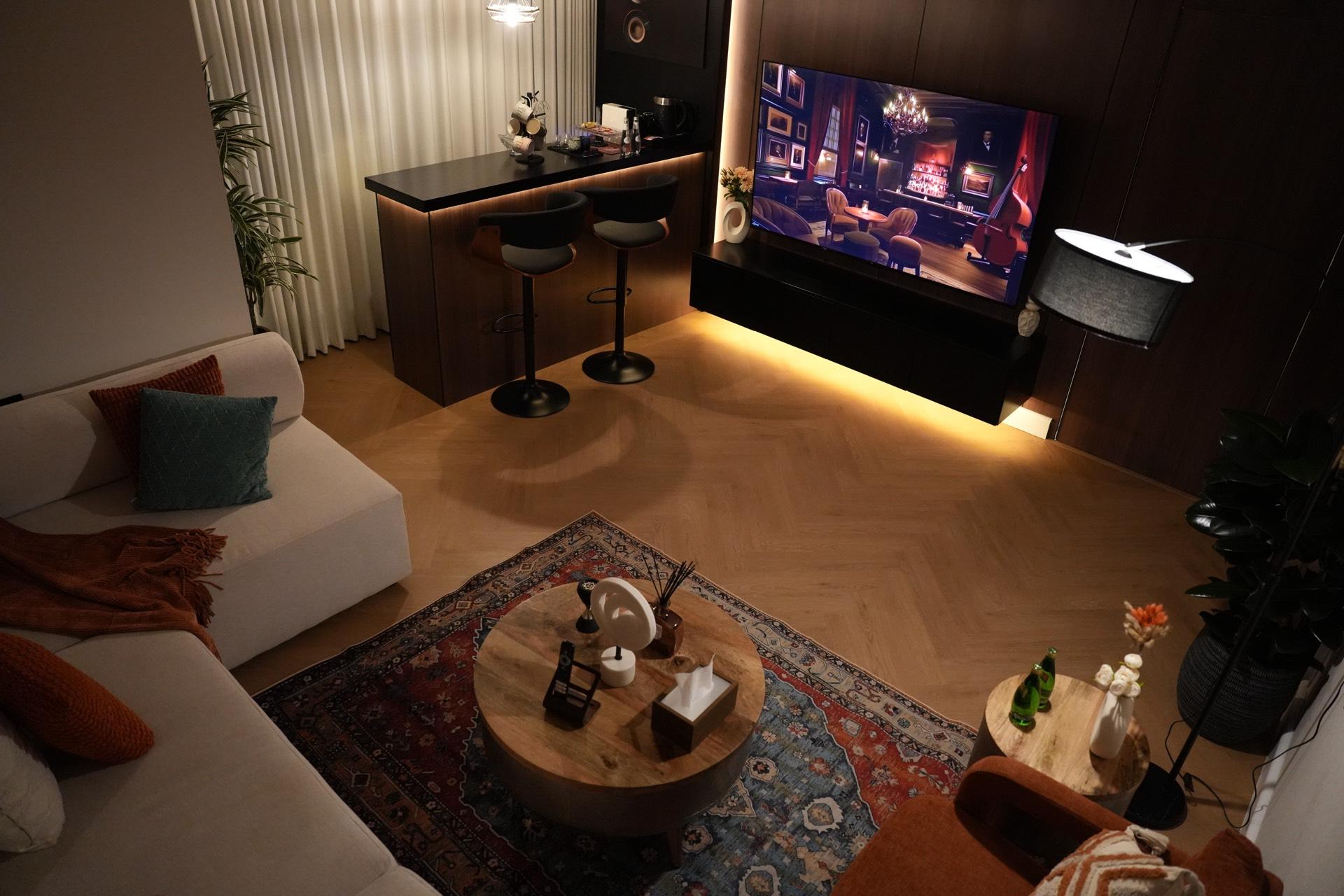 Luxury 1BR w Private Bar in Almalqa 1