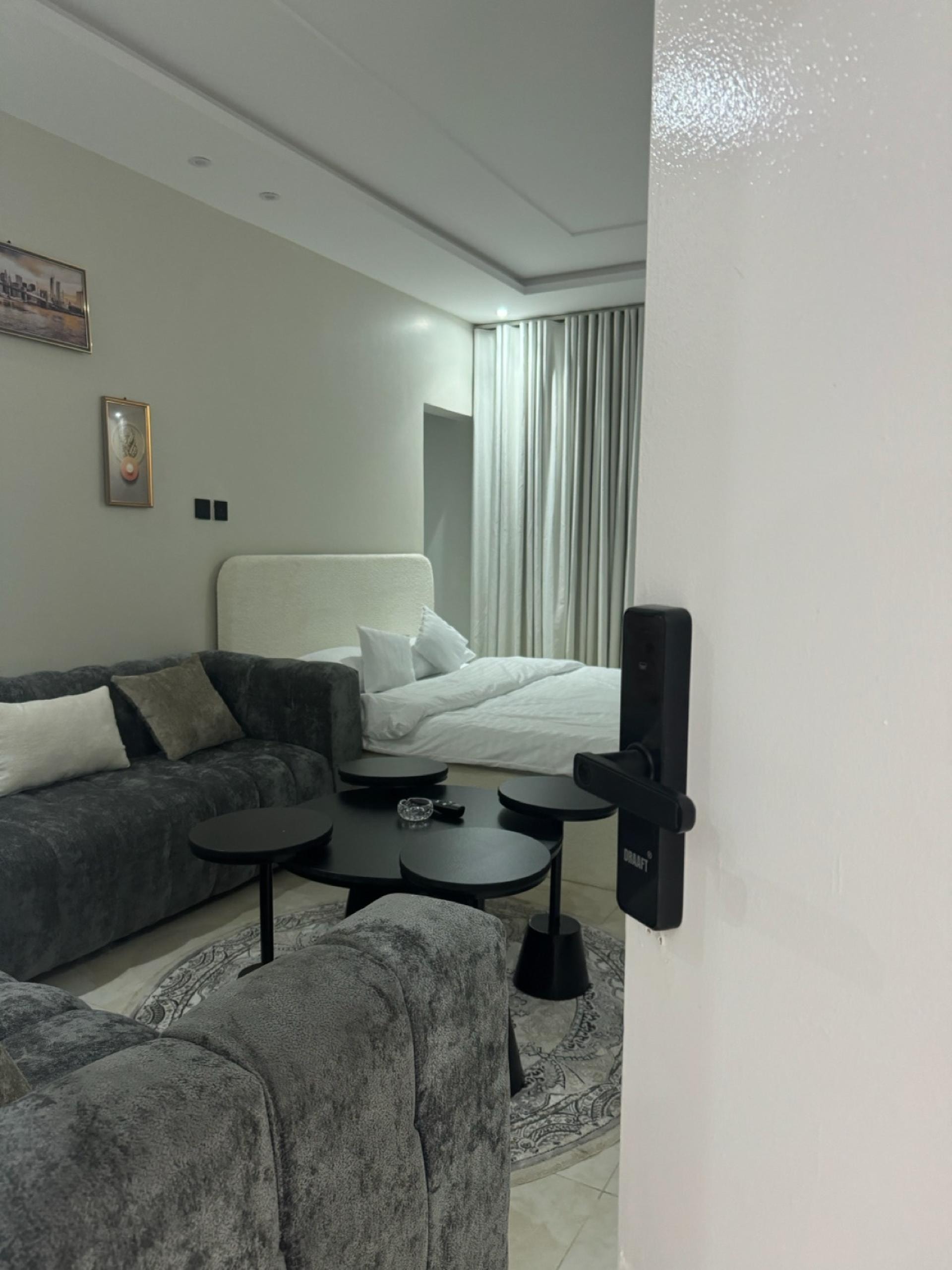استديو مميز واسع دخول ذاتي, حي اليرموك, الرياض 1