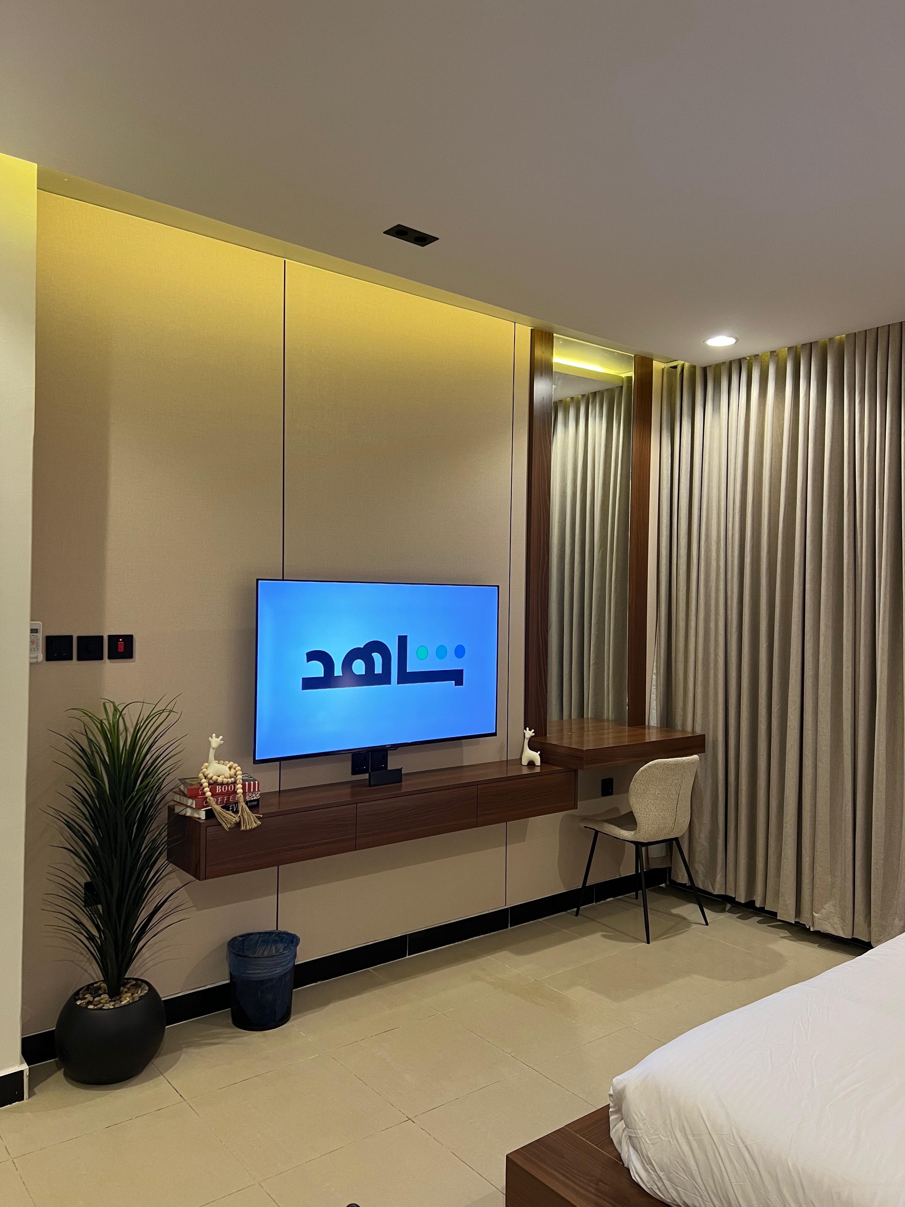 Modern Studio Smart Check in 5